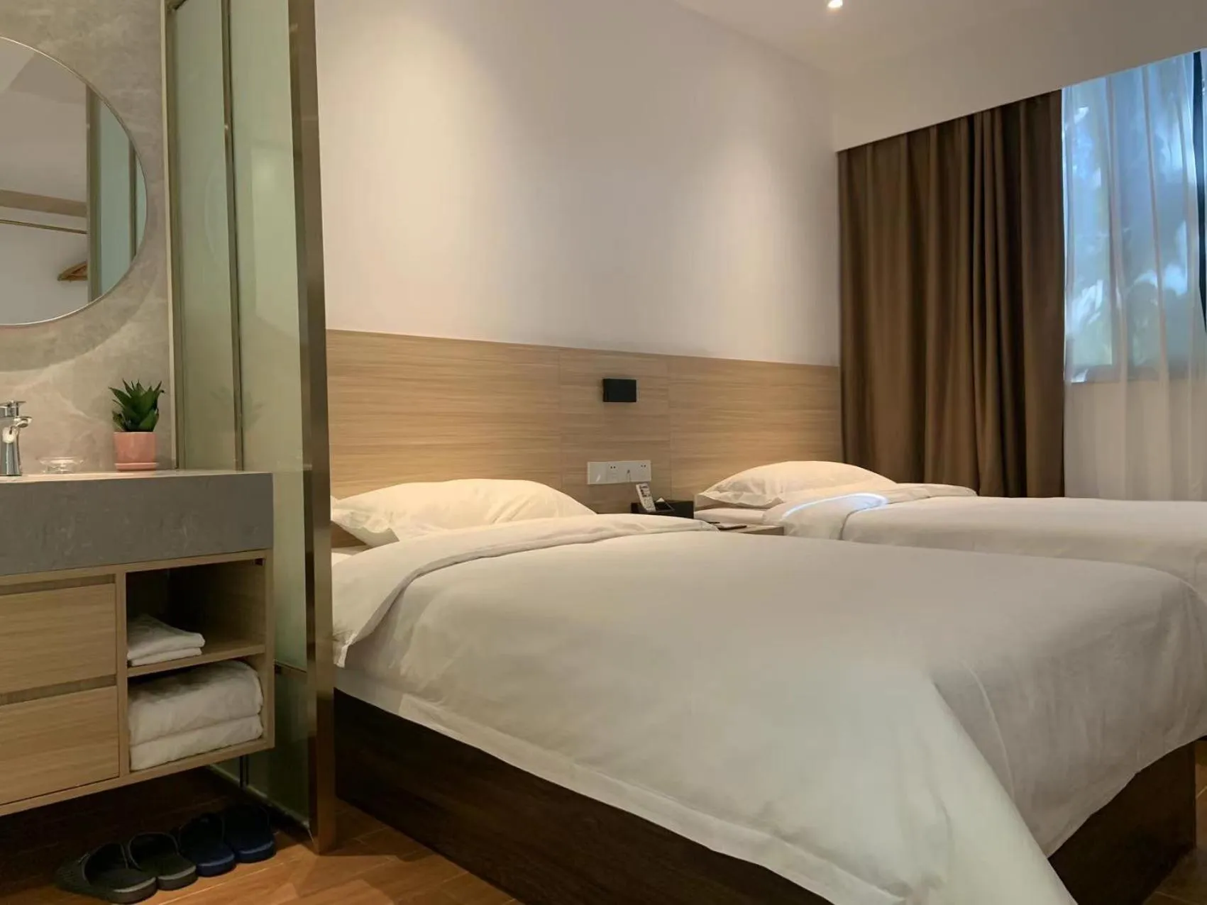 Bedroom, Bed in Guangzhou Fangyuan Hotel