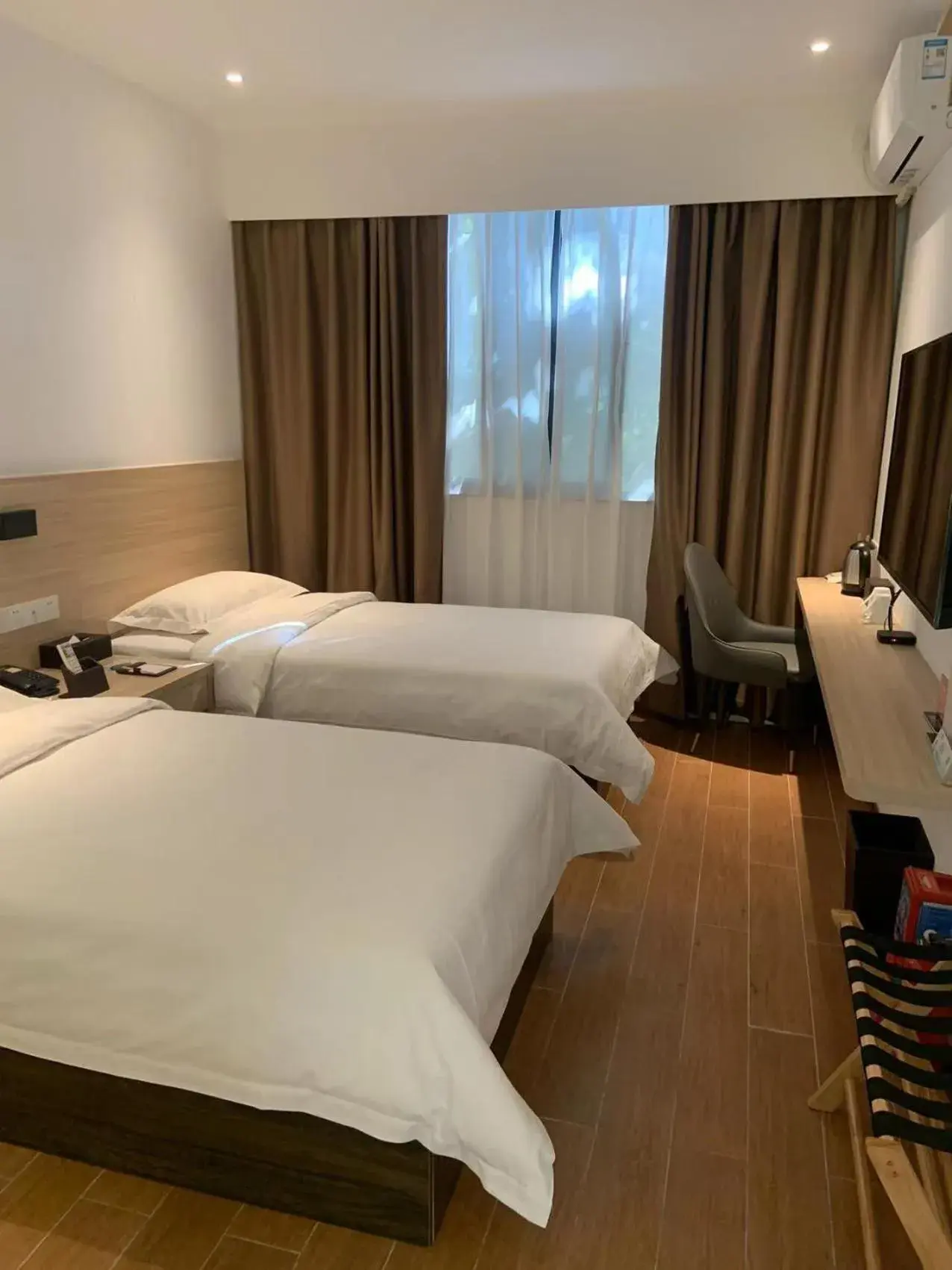 Twin Room with Garden View in Guangzhou Fangyuan Hotel - - Free Shuttle Bus to Canton Fair Complex during 14th Apr to 4th May Twin Room with Garden View in Guangzhou Fangyuan Hotel - - Free Shuttle Bus to Canton Fair Complex during 14th Apr to 4th May
