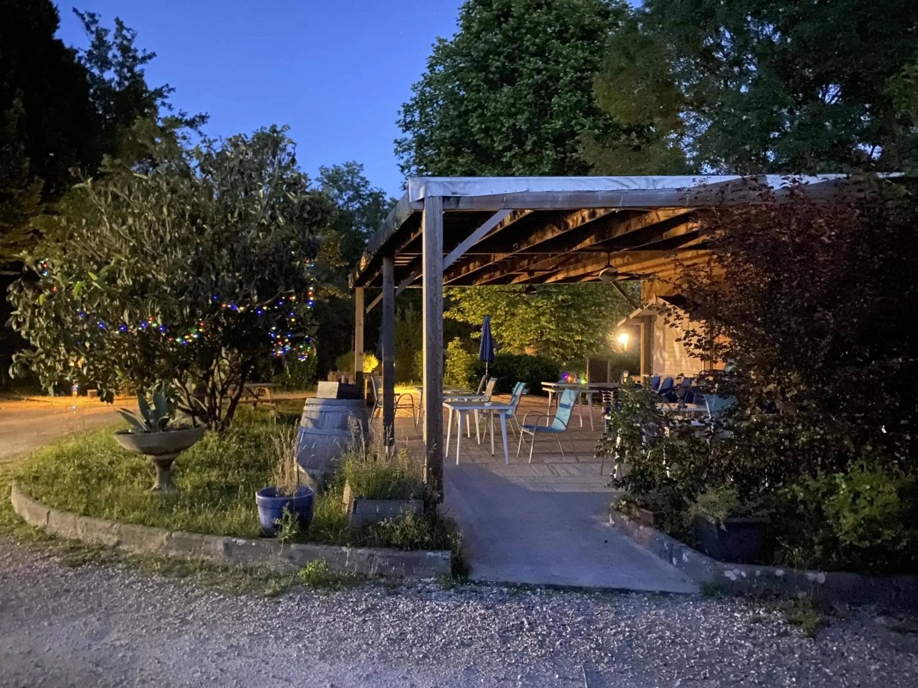 Patio in Hôtel Restaurant Le Relais de l'Estuaire