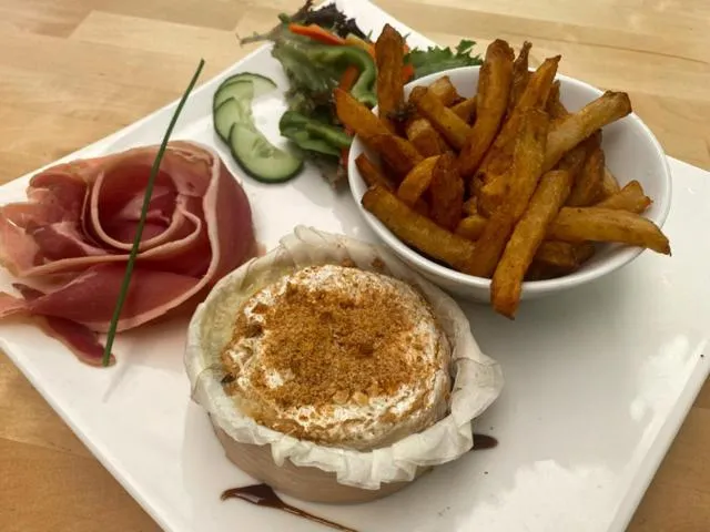 Restaurant/places to eat in Hôtel Restaurant Le Relais de l'Estuaire