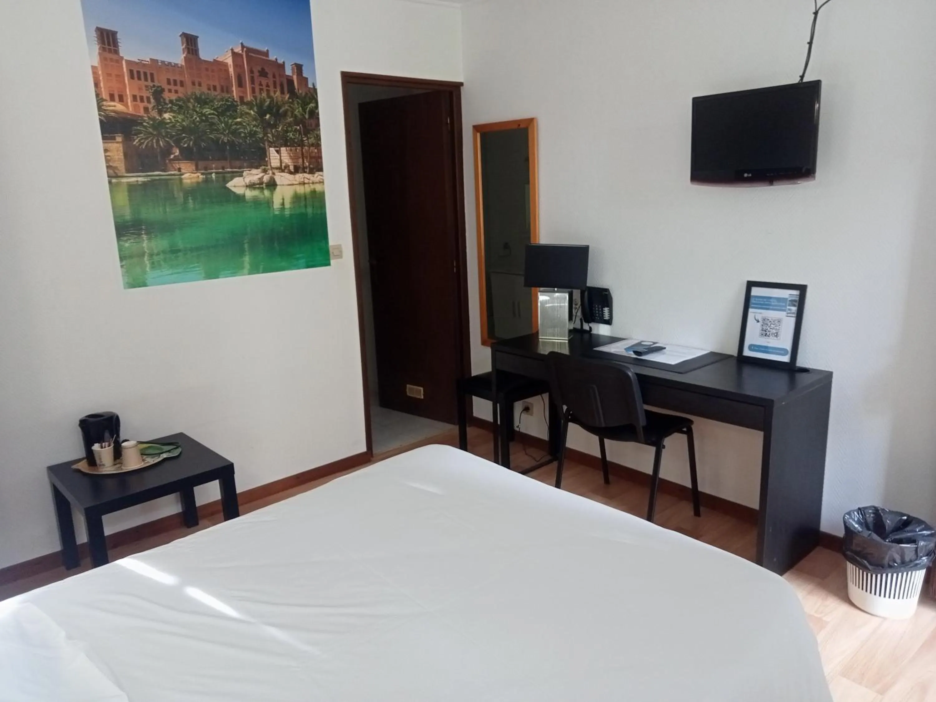 Natural landscape, Bed in Hôtel Restaurant Le Relais de l'Estuaire