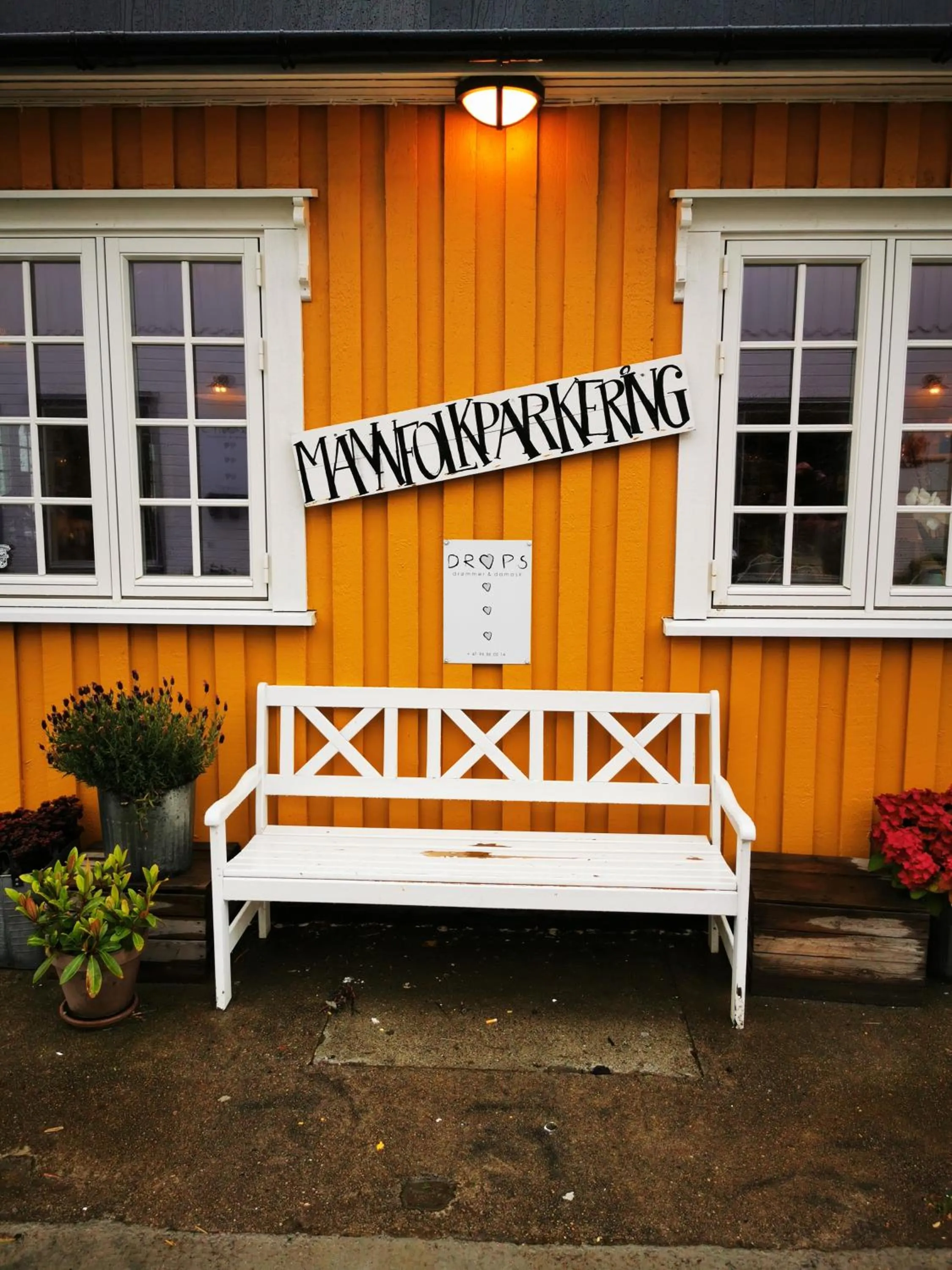 Property building in Henningsvær Guesthouse