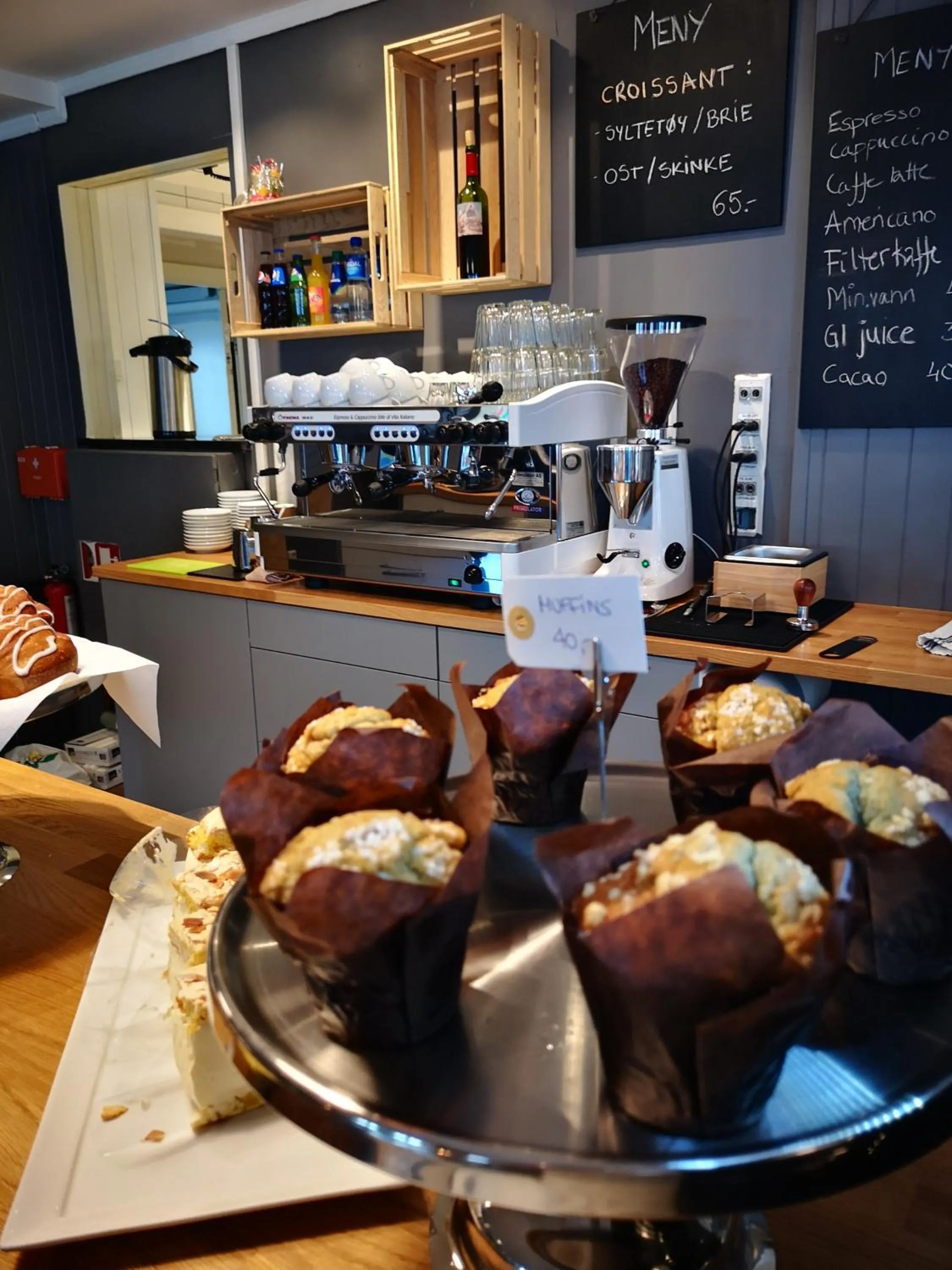 Food and drinks in Henningsvær Guesthouse