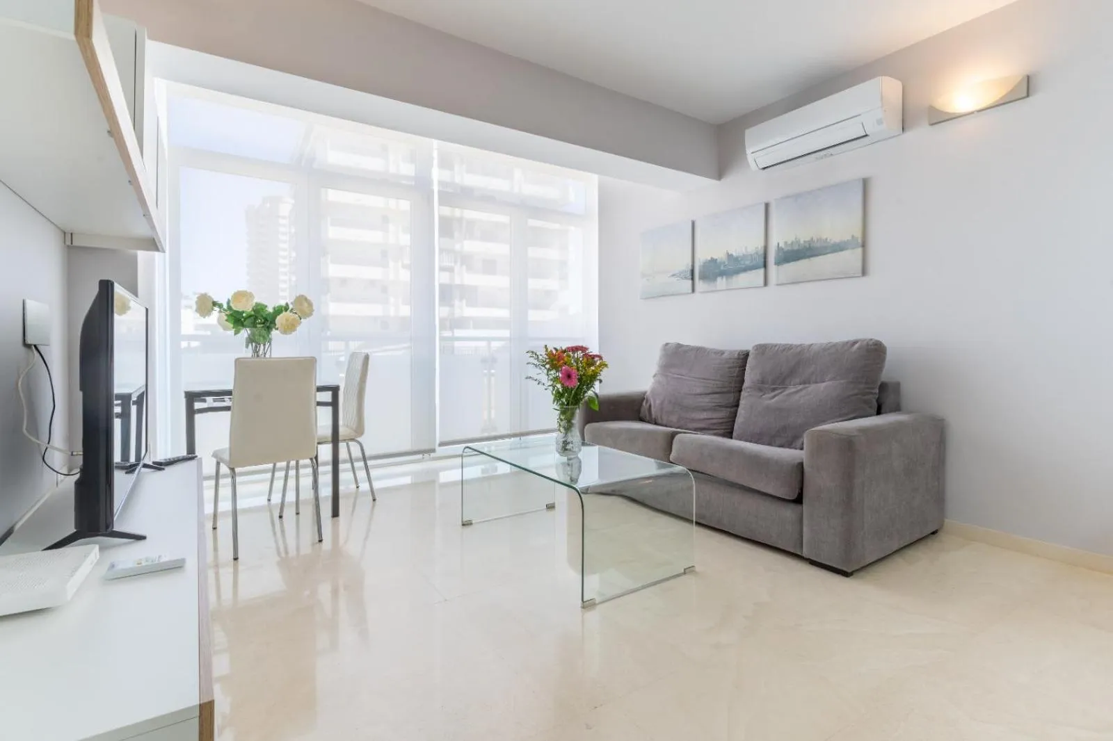 Seating area in Apartamentos Castillo by Sur Suites