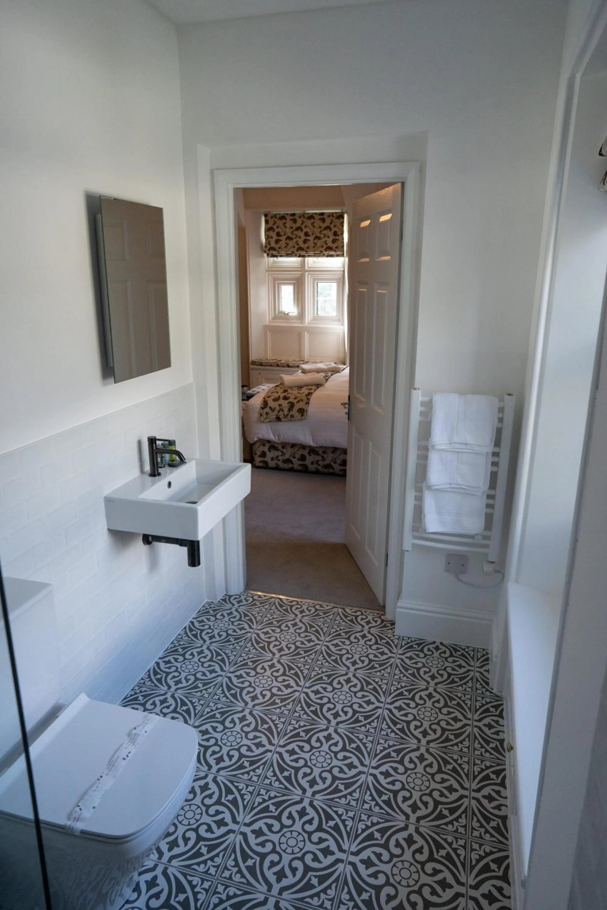 Bathroom, Bed in Welbeck Manor and Golf