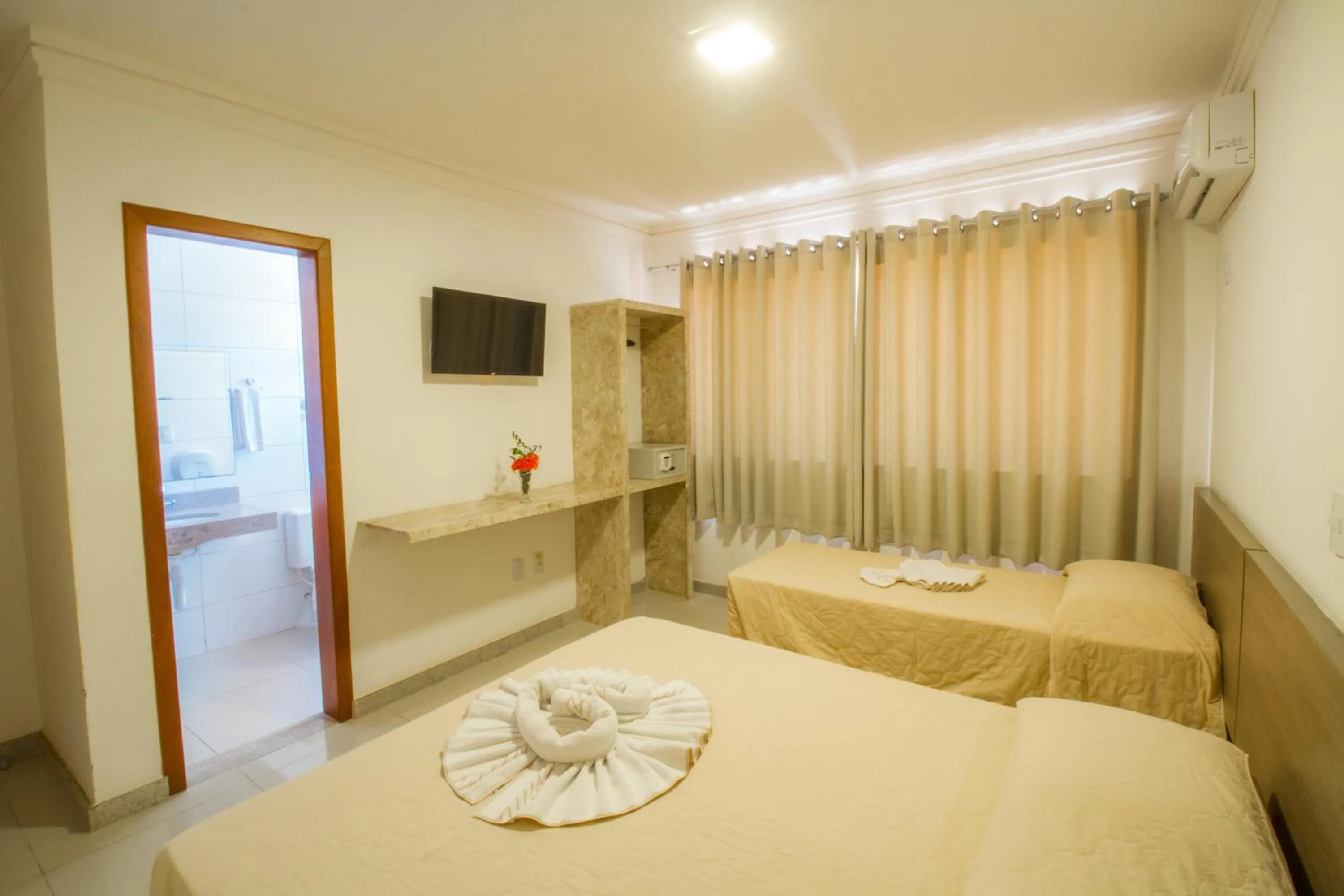 Bedroom, Bed in Portal Ville - Rede Soberano