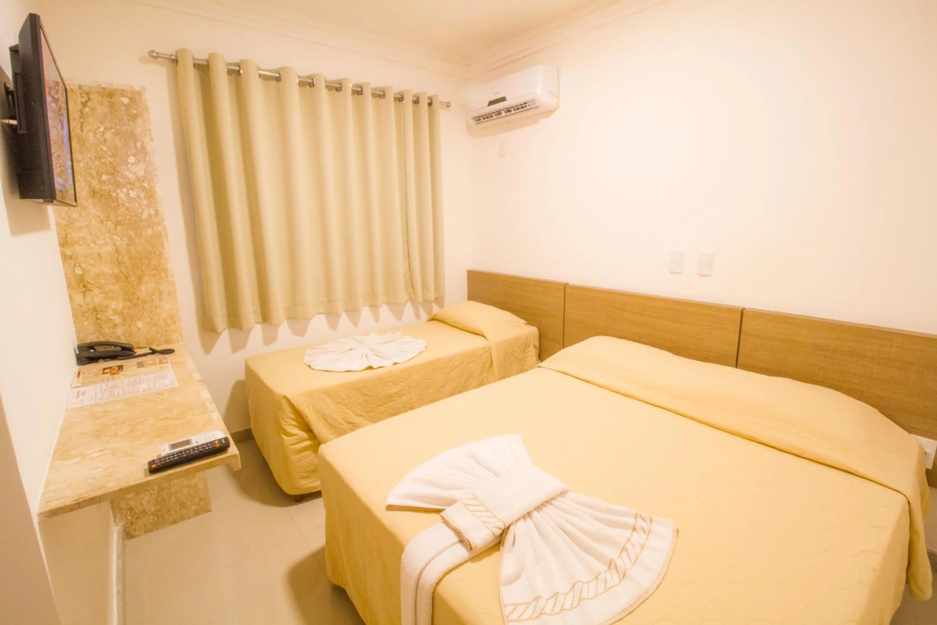 Bedroom, Bed in Portal Ville - Rede Soberano