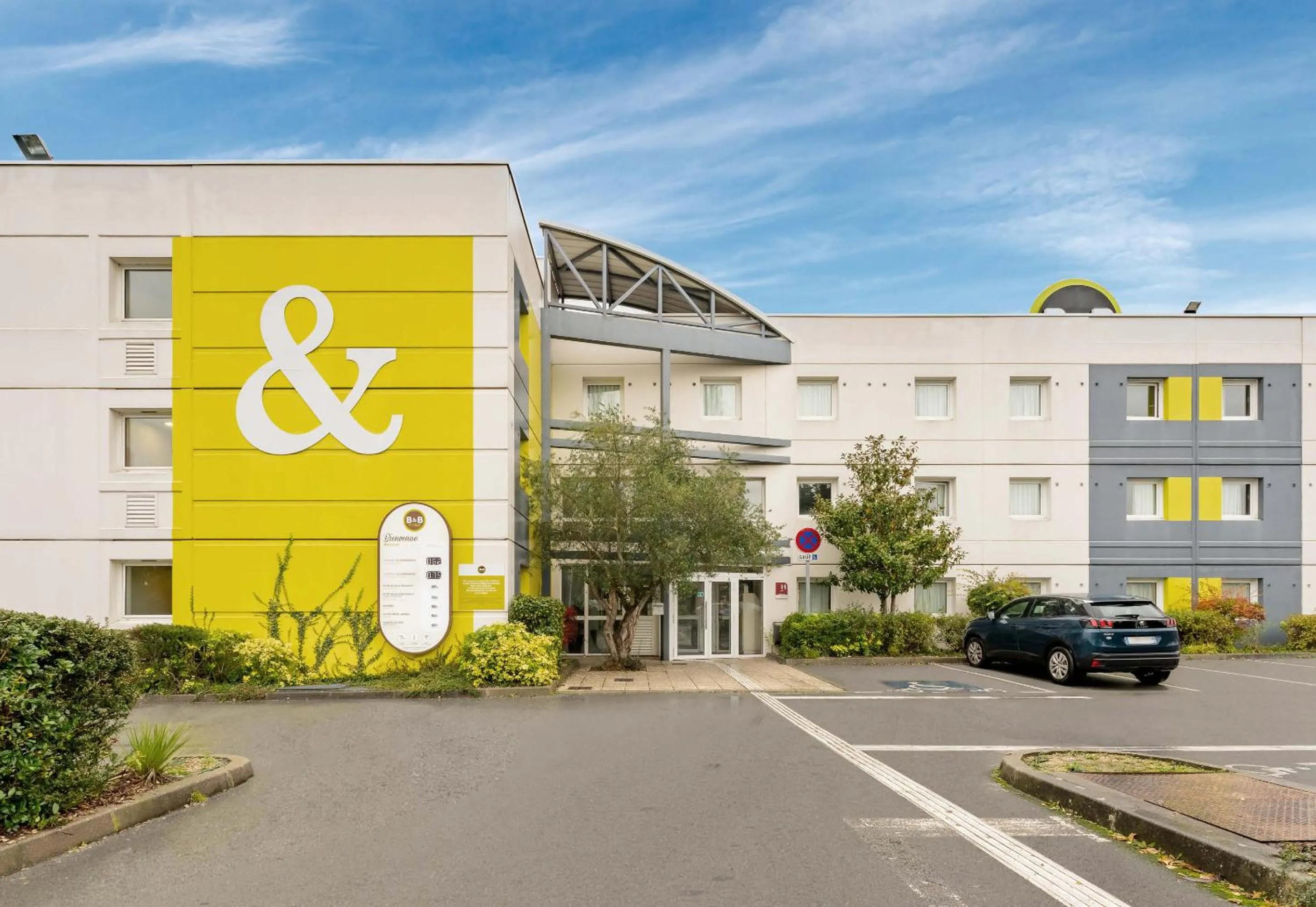 Property building in B&B HOTEL Douai Parc Des Expos Cuincy