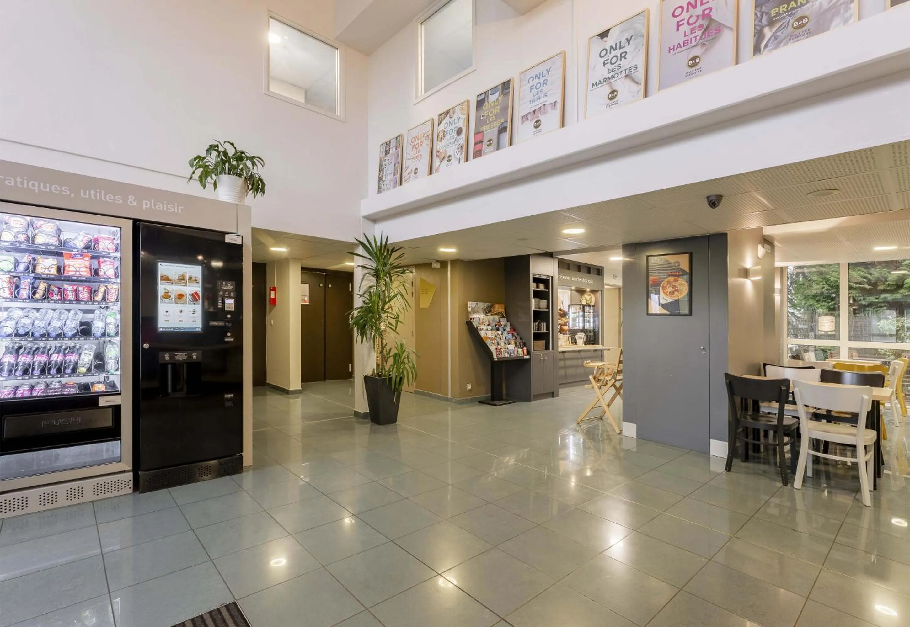 Lobby or reception in B&B HOTEL Douai Parc Des Expos Cuincy