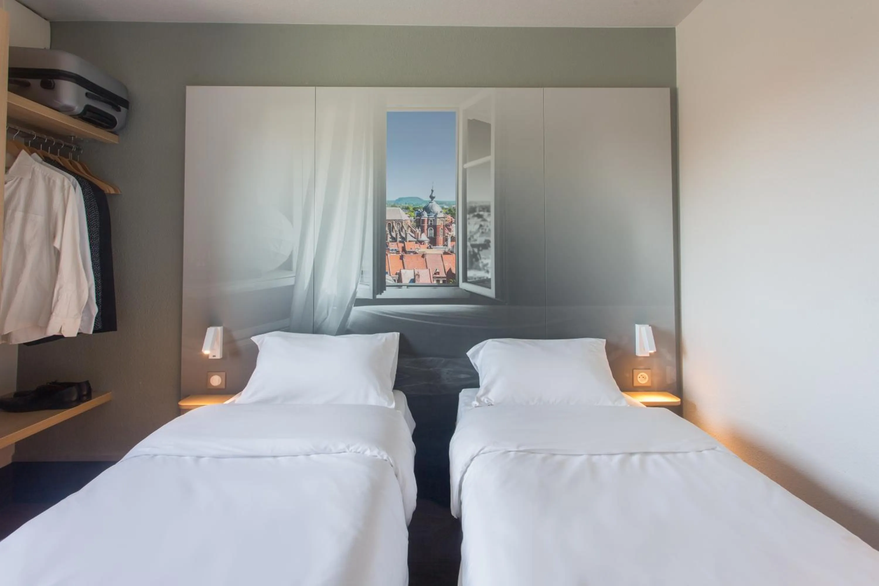 Bedroom, Bed in B&B HOTEL Douai Parc Des Expos Cuincy