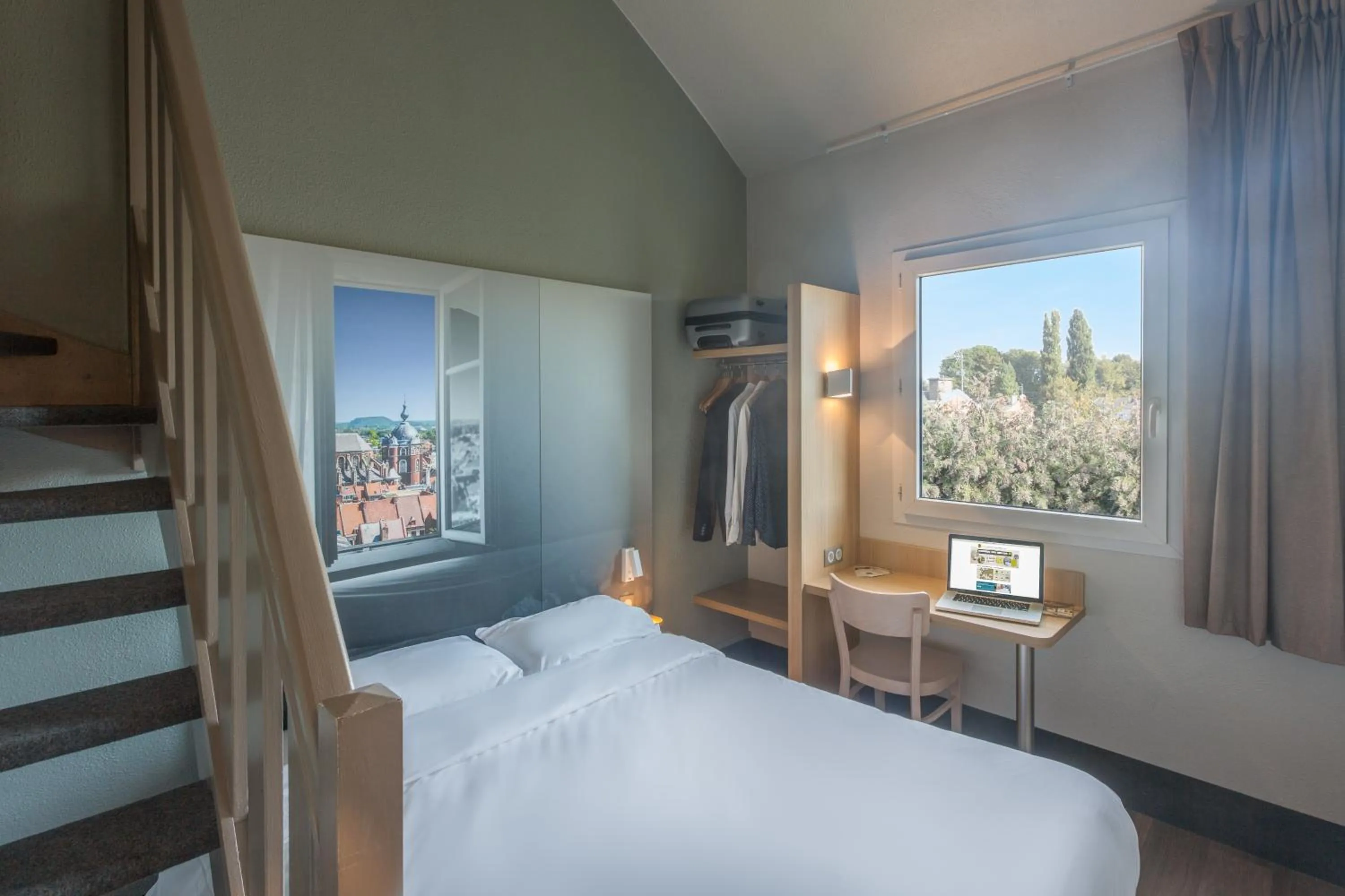 Bedroom, Bed in B&B HOTEL Douai Parc Des Expos Cuincy