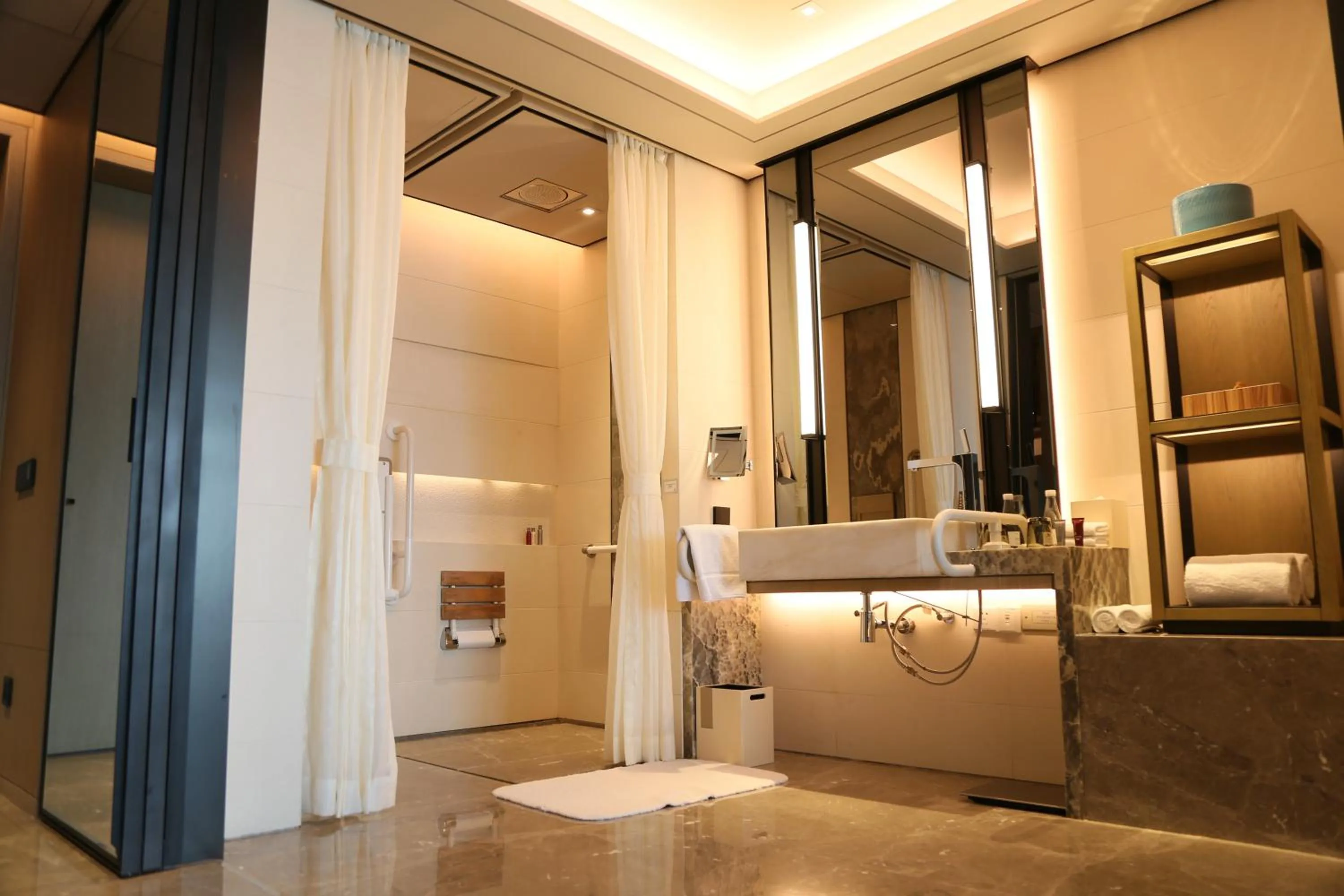 Bathroom in Shenzhen Marriott Hotel Nanshan