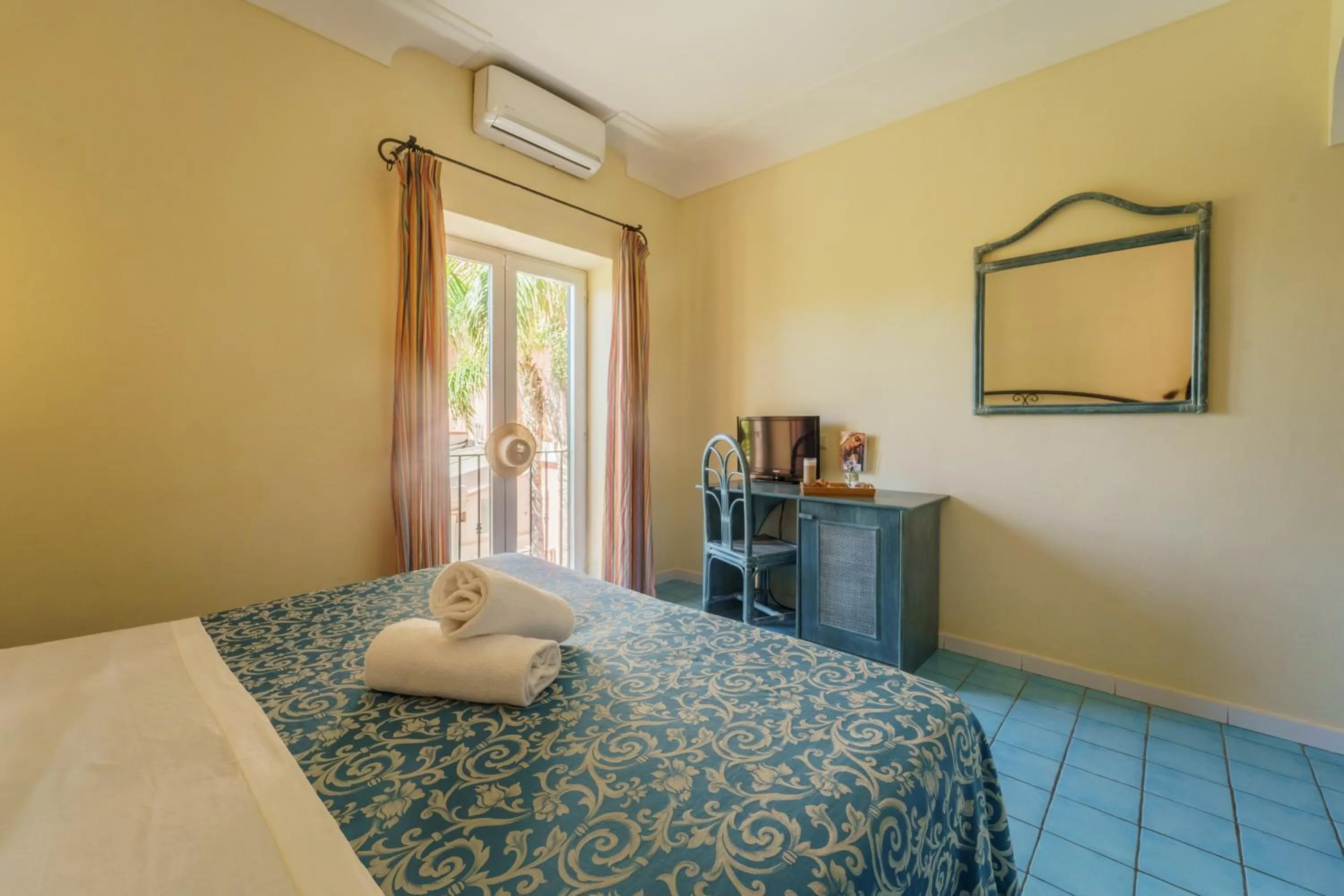 Bed in Hotel Terme Zi Carmela