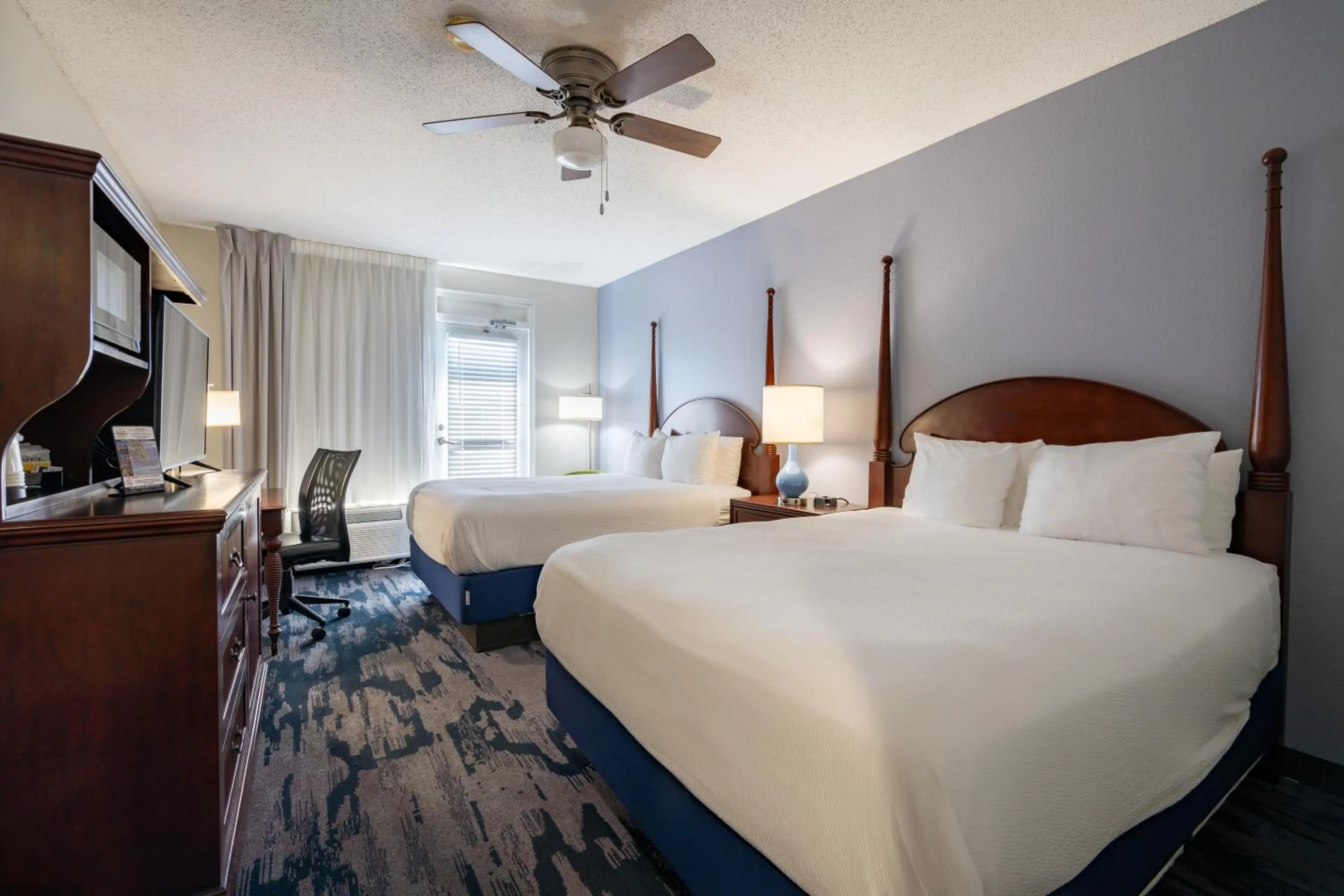 Balcony/Terrace, Bed in SummerPlace Inn