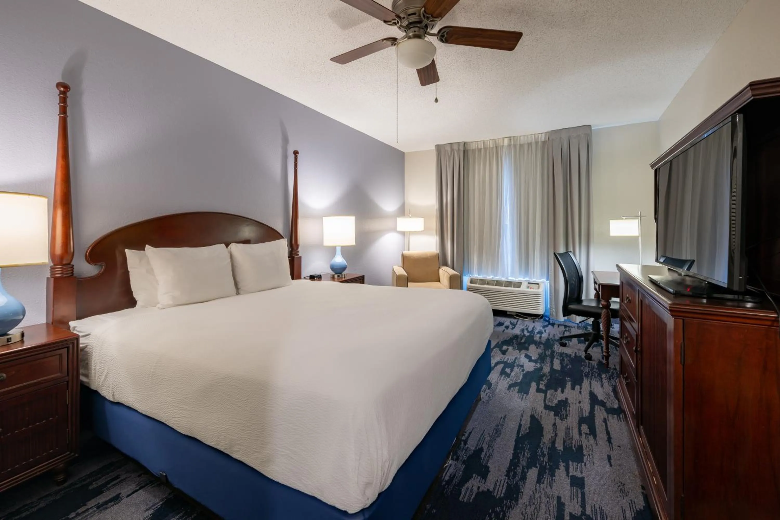 Bedroom, Bed in SummerPlace Inn