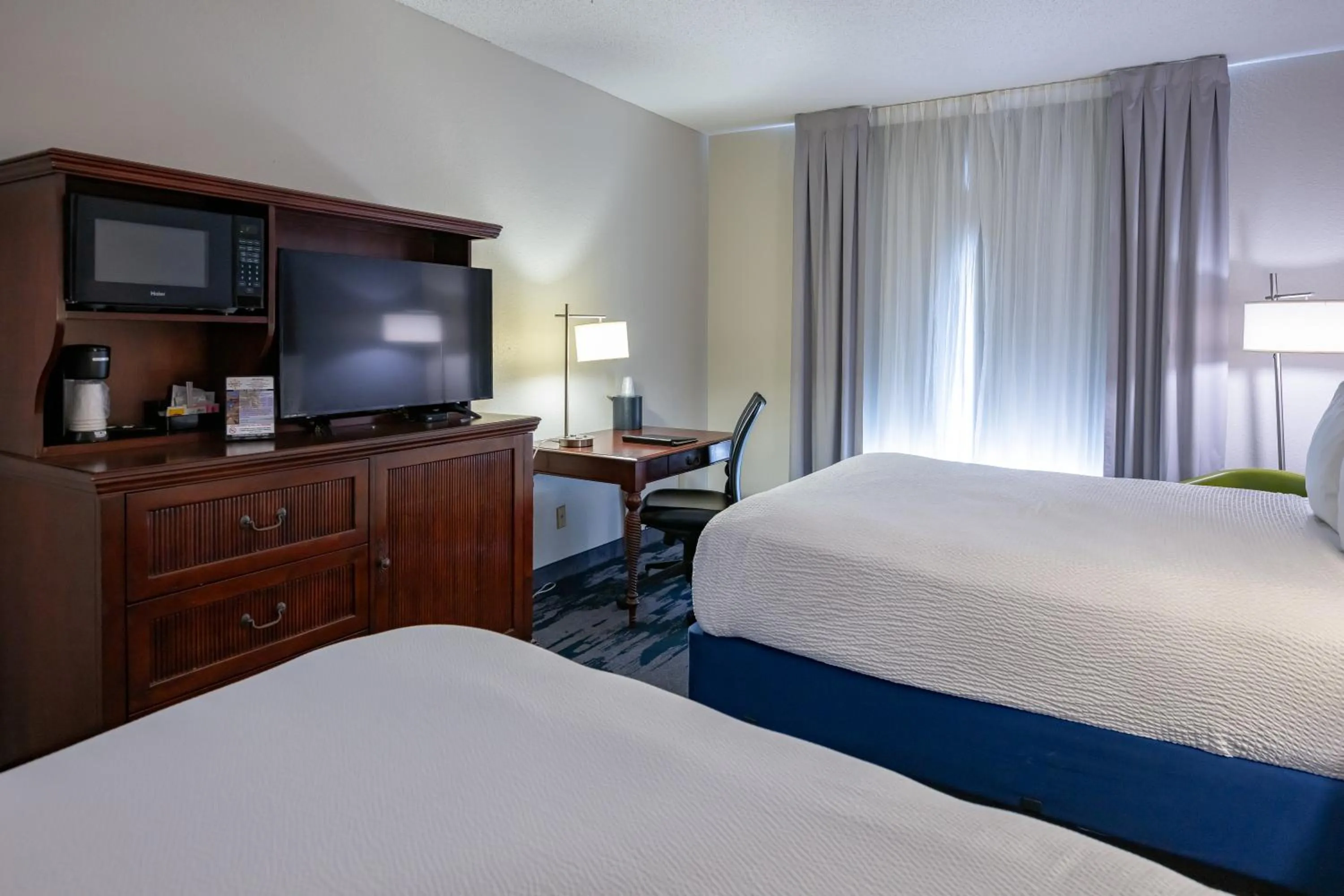 Bed in SummerPlace Inn