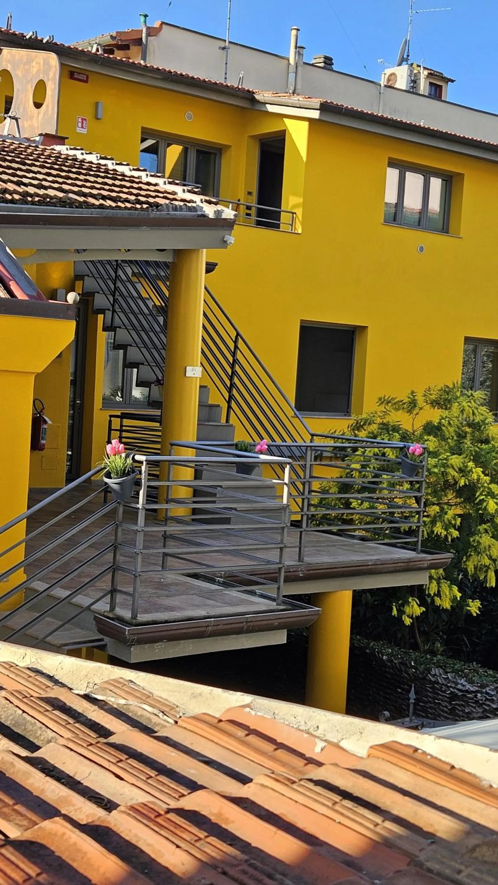 Inner courtyard view in Select Executive Residence