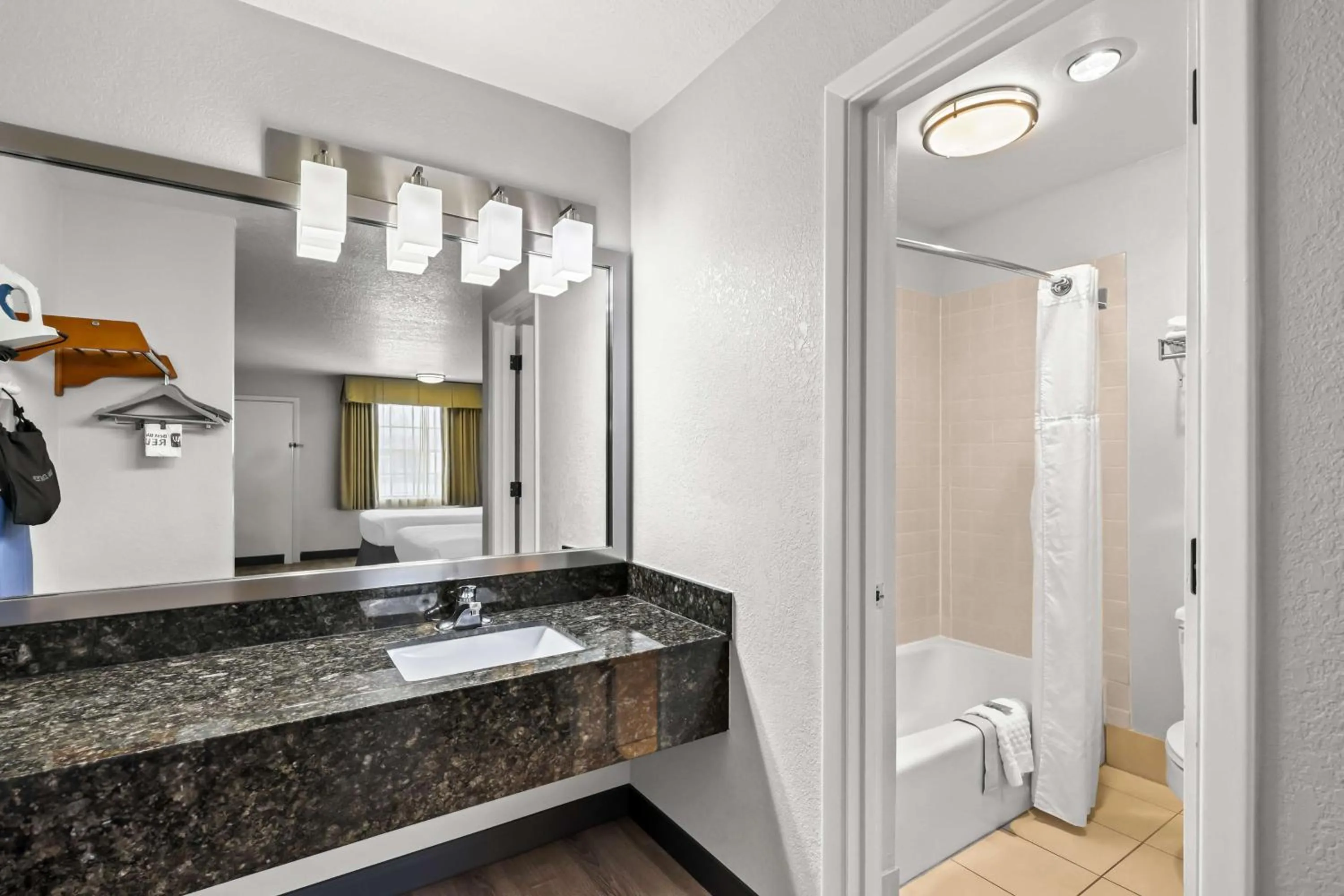 Bathroom in Best Western Horizon Inn