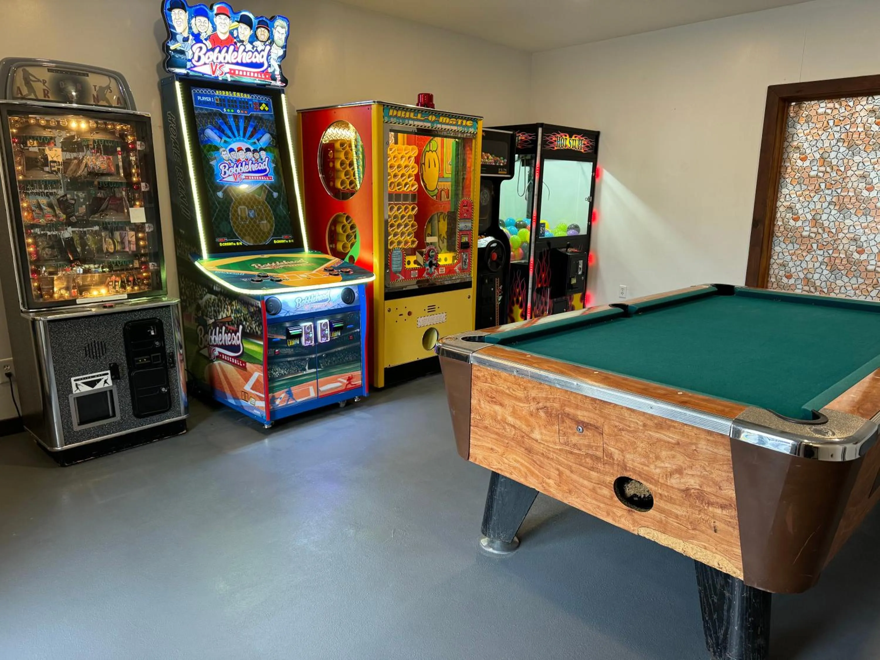 Game Room in Lake 'N Pines Motel