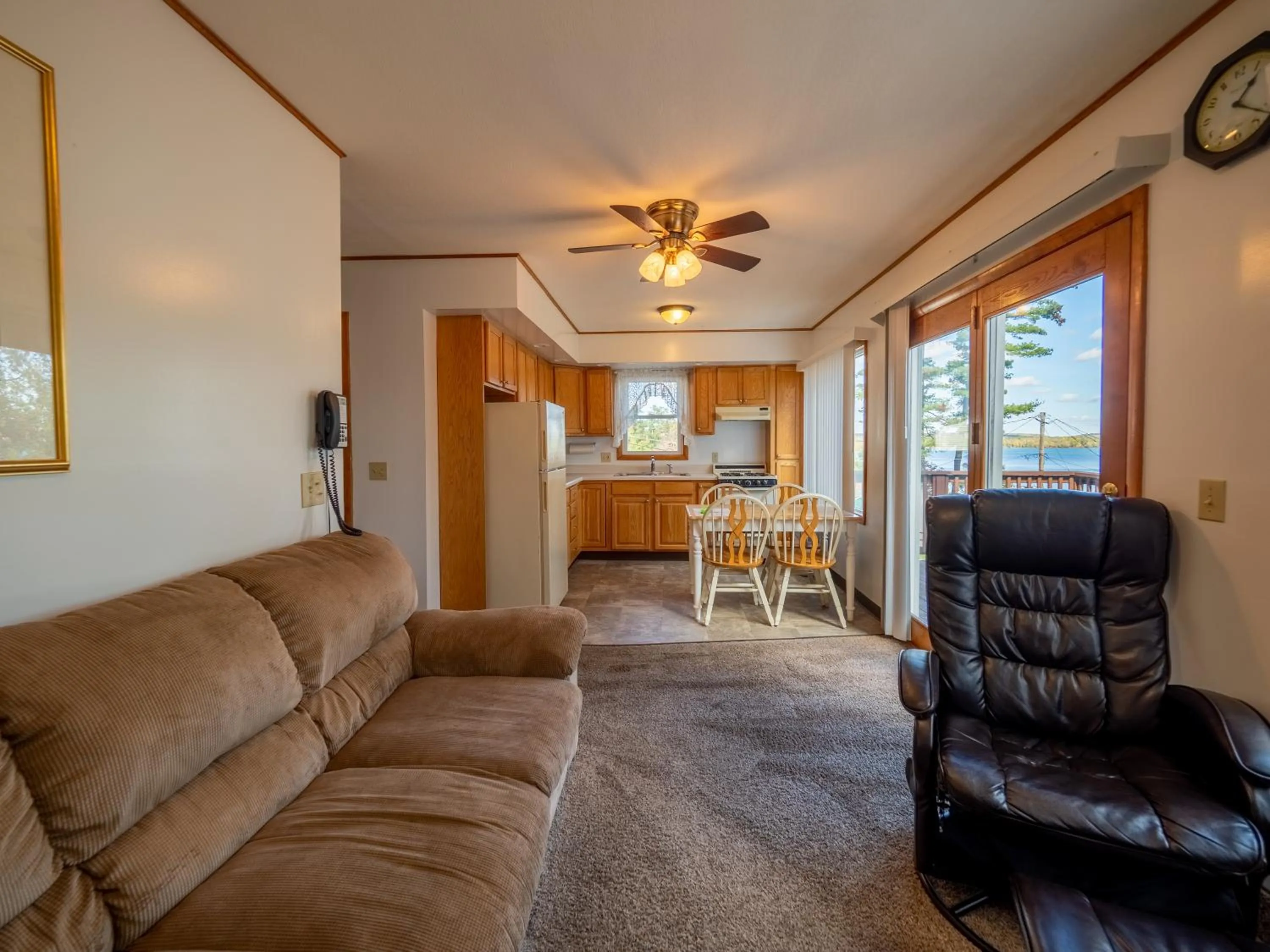 Kitchen or kitchenette in Lake 'N Pines Motel