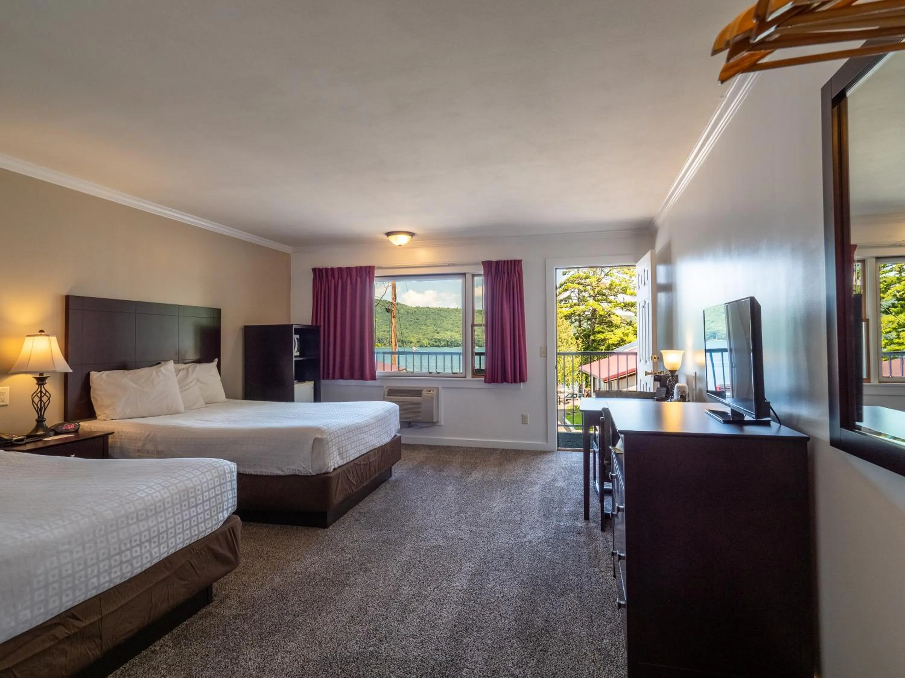 Photo of the whole room, Bed in Lake 'N Pines Motel