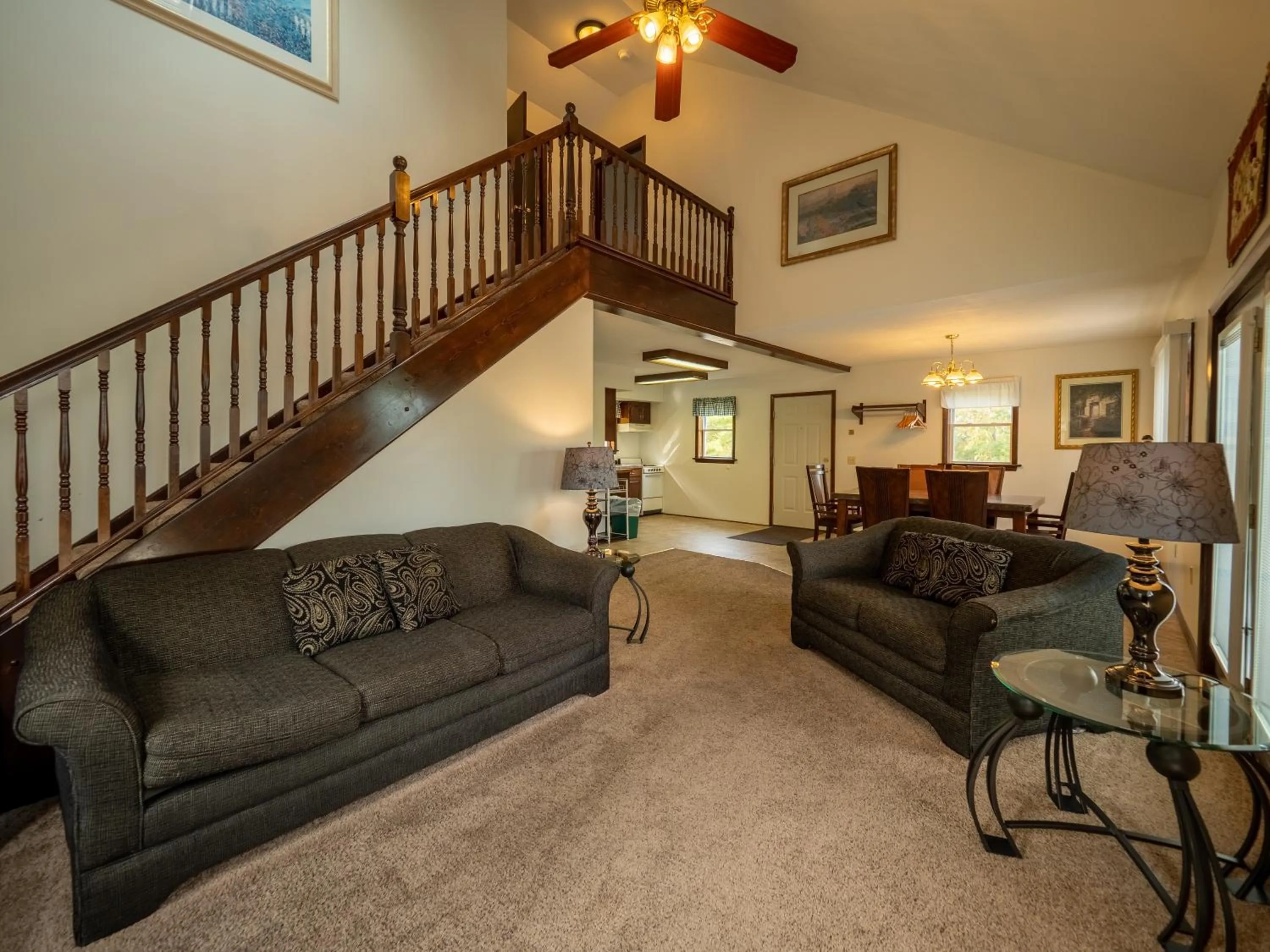 Photo of the whole room in Lake 'N Pines Motel