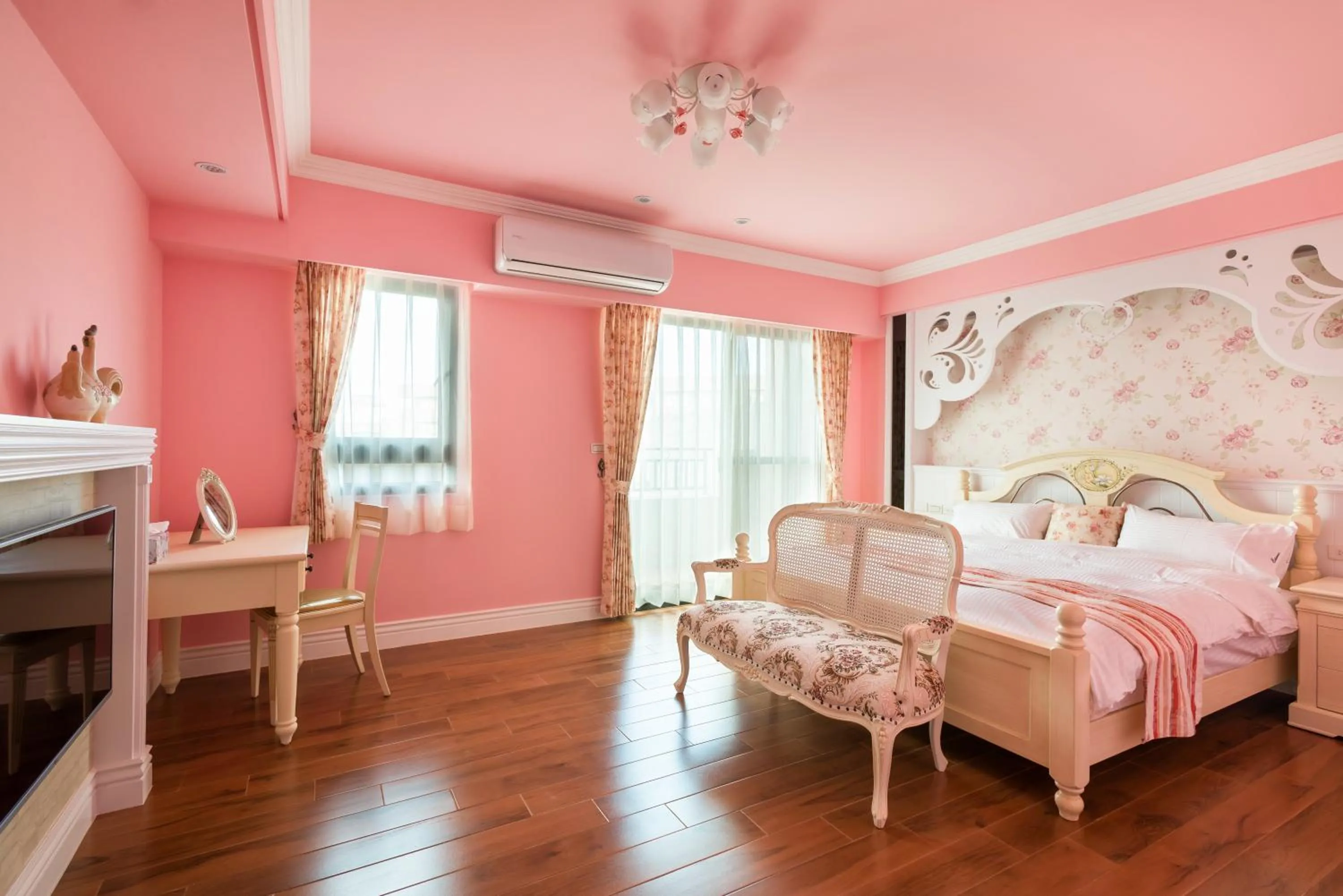 Photo of the whole room, Bed in 伊笛幔休閒民宿 電梯民宿 車位需預約