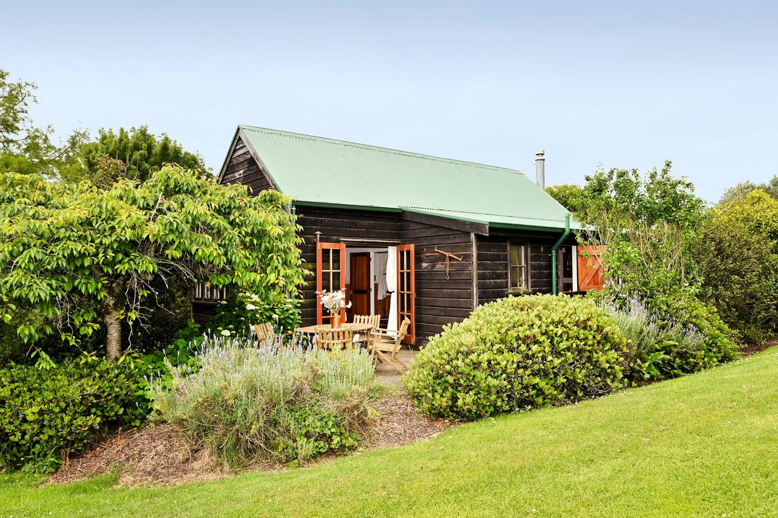 Garden in Vineyard Cottages - Kumeu