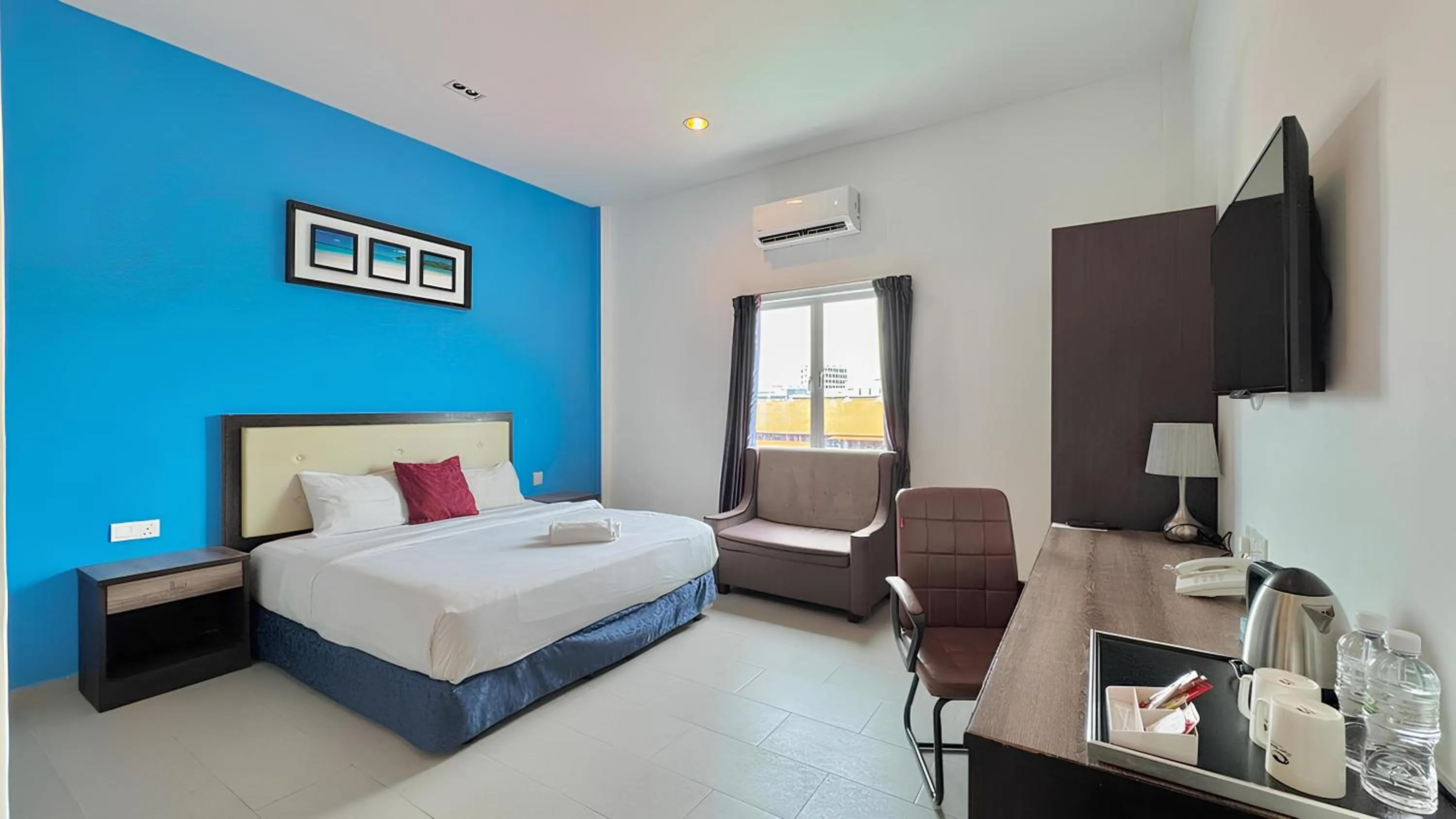 Bed in Royal Agate Beach Resort