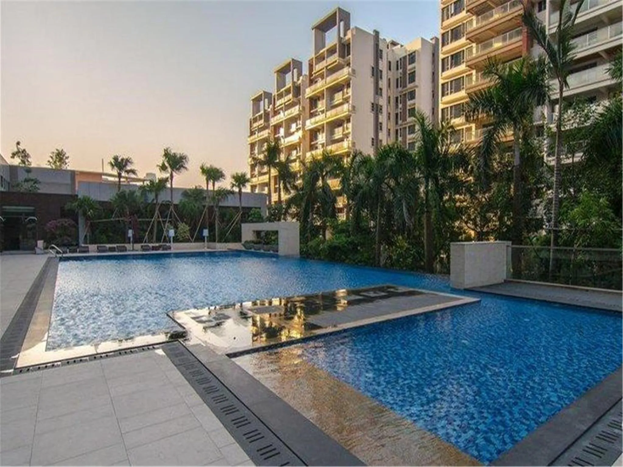 Swimming pool in The Summit Hotel