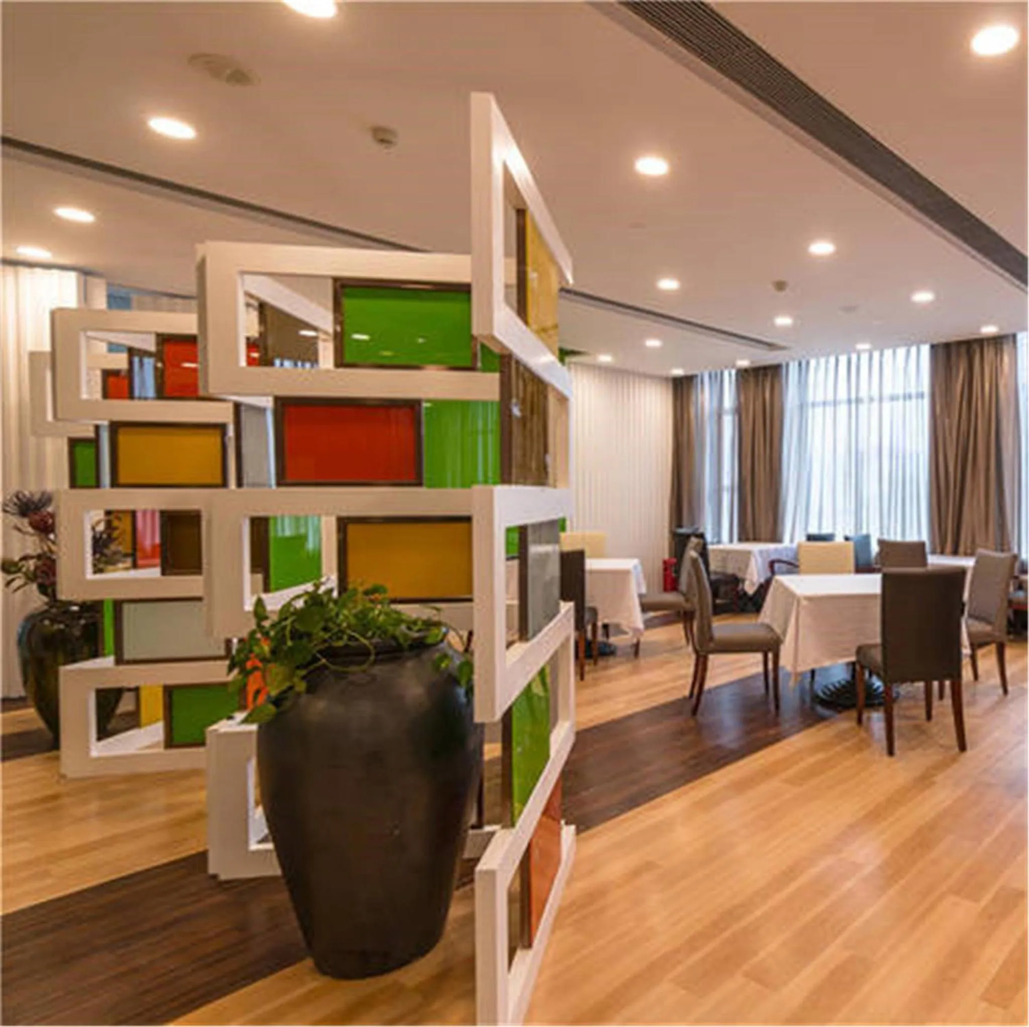 Restaurant/places to eat in The Summit Hotel