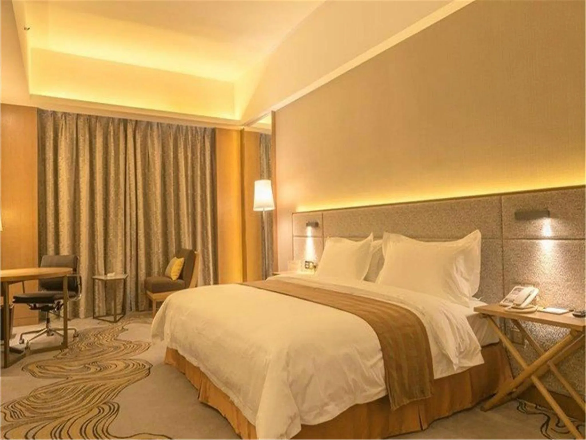 Photo of the whole room in The Summit Hotel