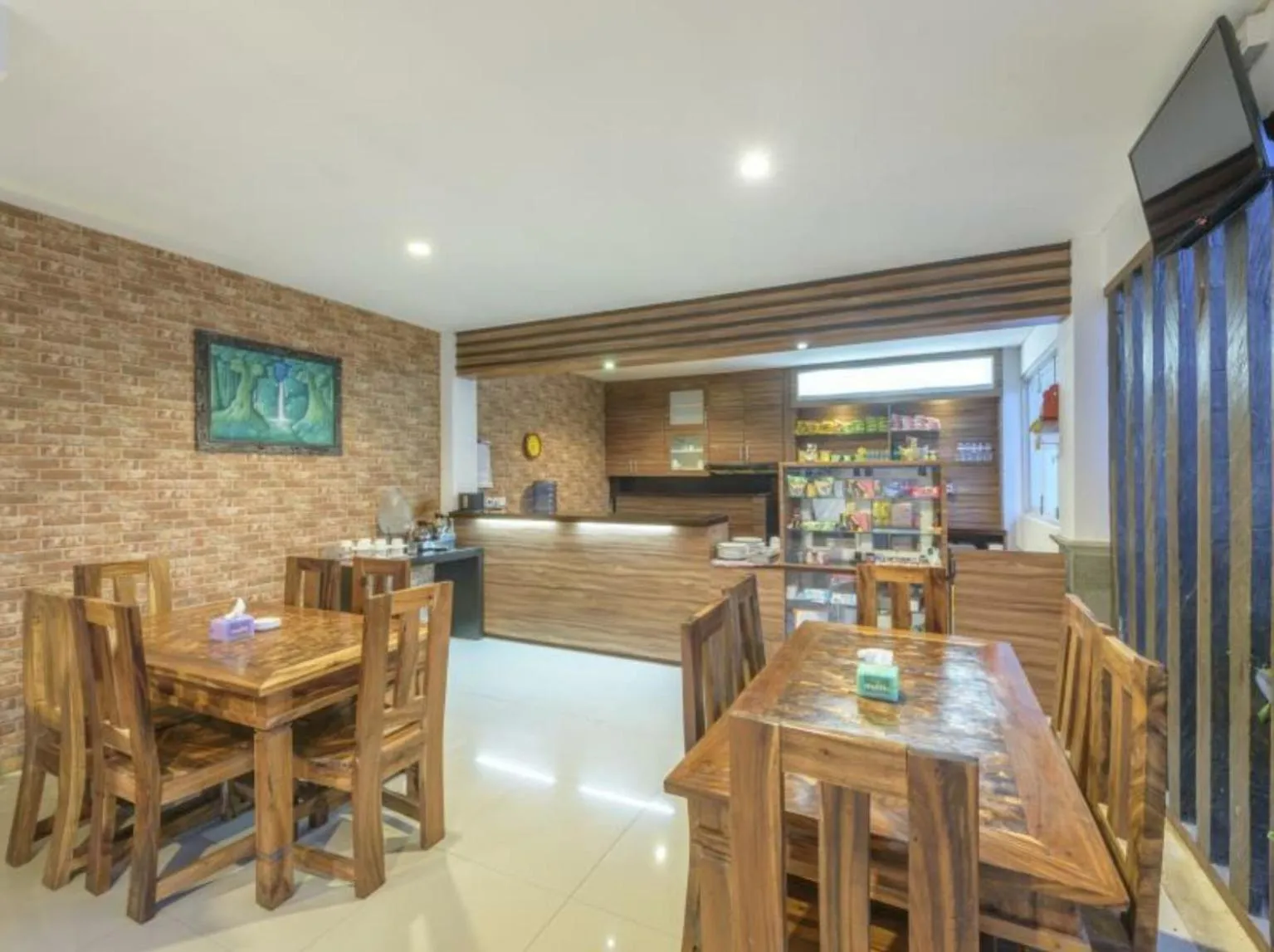 Restaurant/Places to Eat in Lowcost Bed & Breakfast