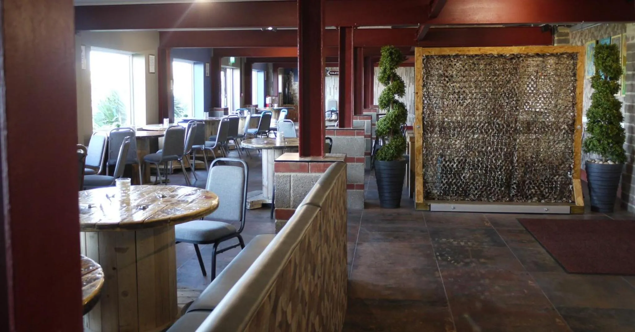 Restaurant/places to eat in Heights Hotel