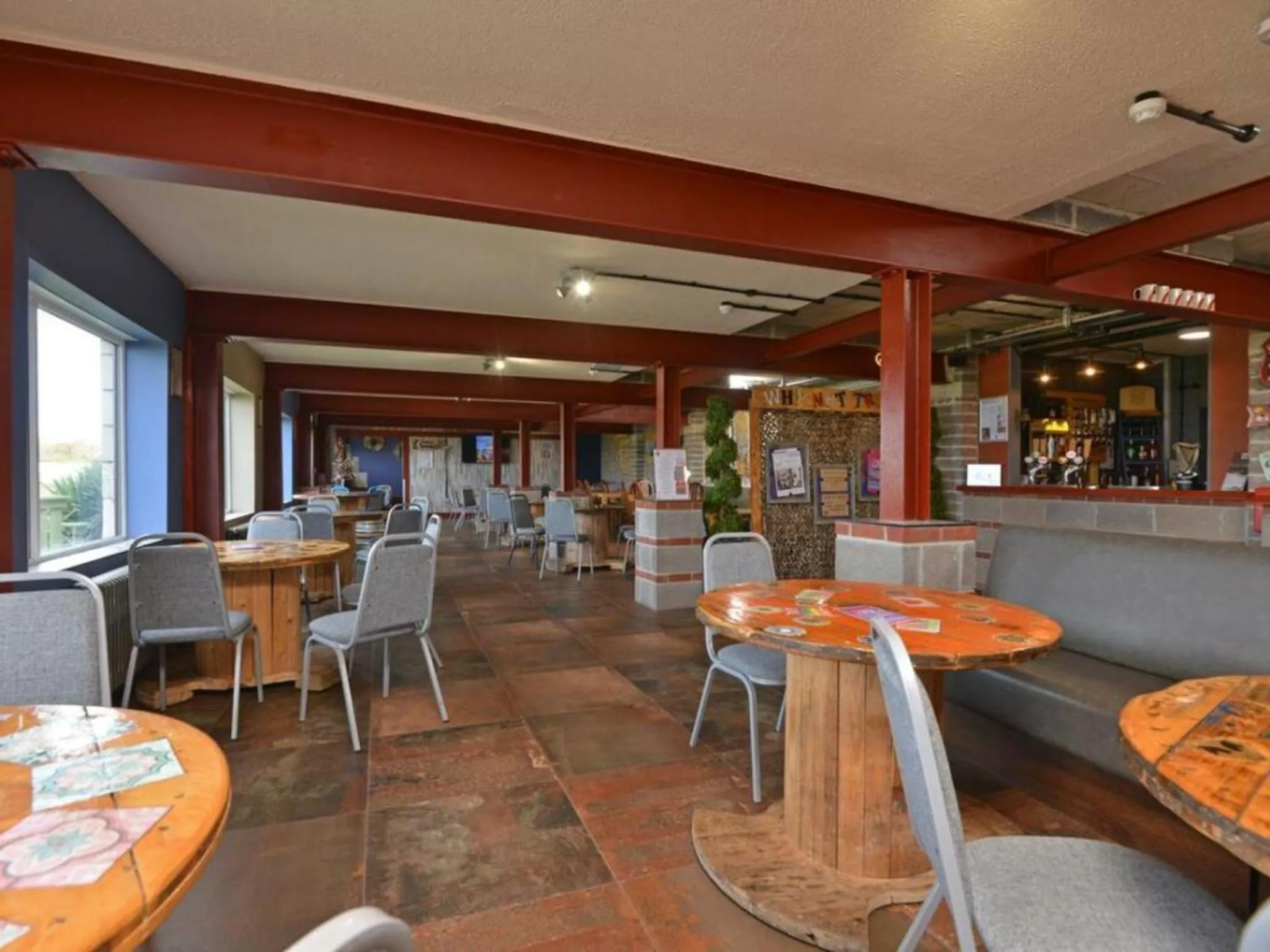 Restaurant/places to eat in Heights Hotel