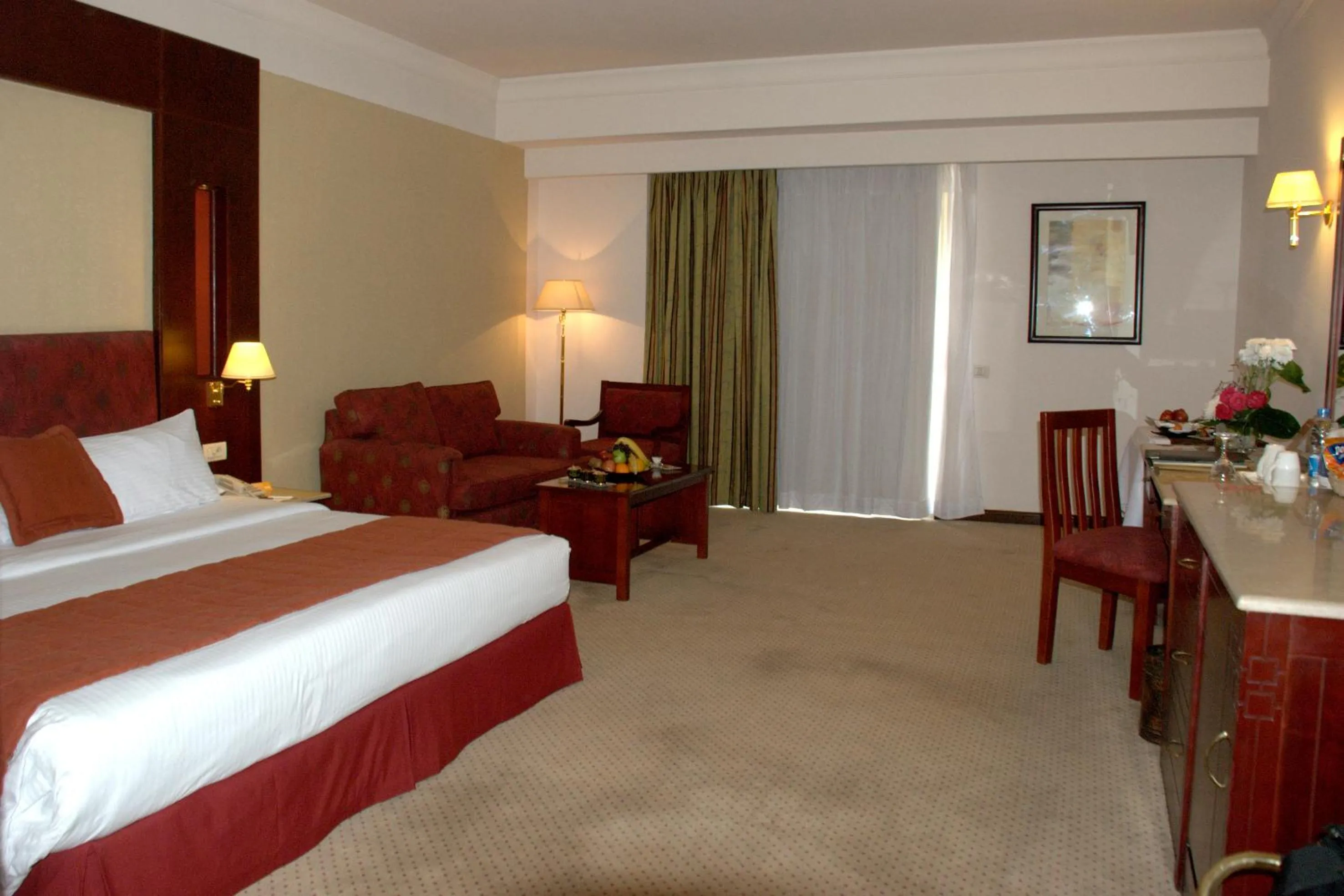 Photo of the whole room, Bed in Safir Hotel Cairo