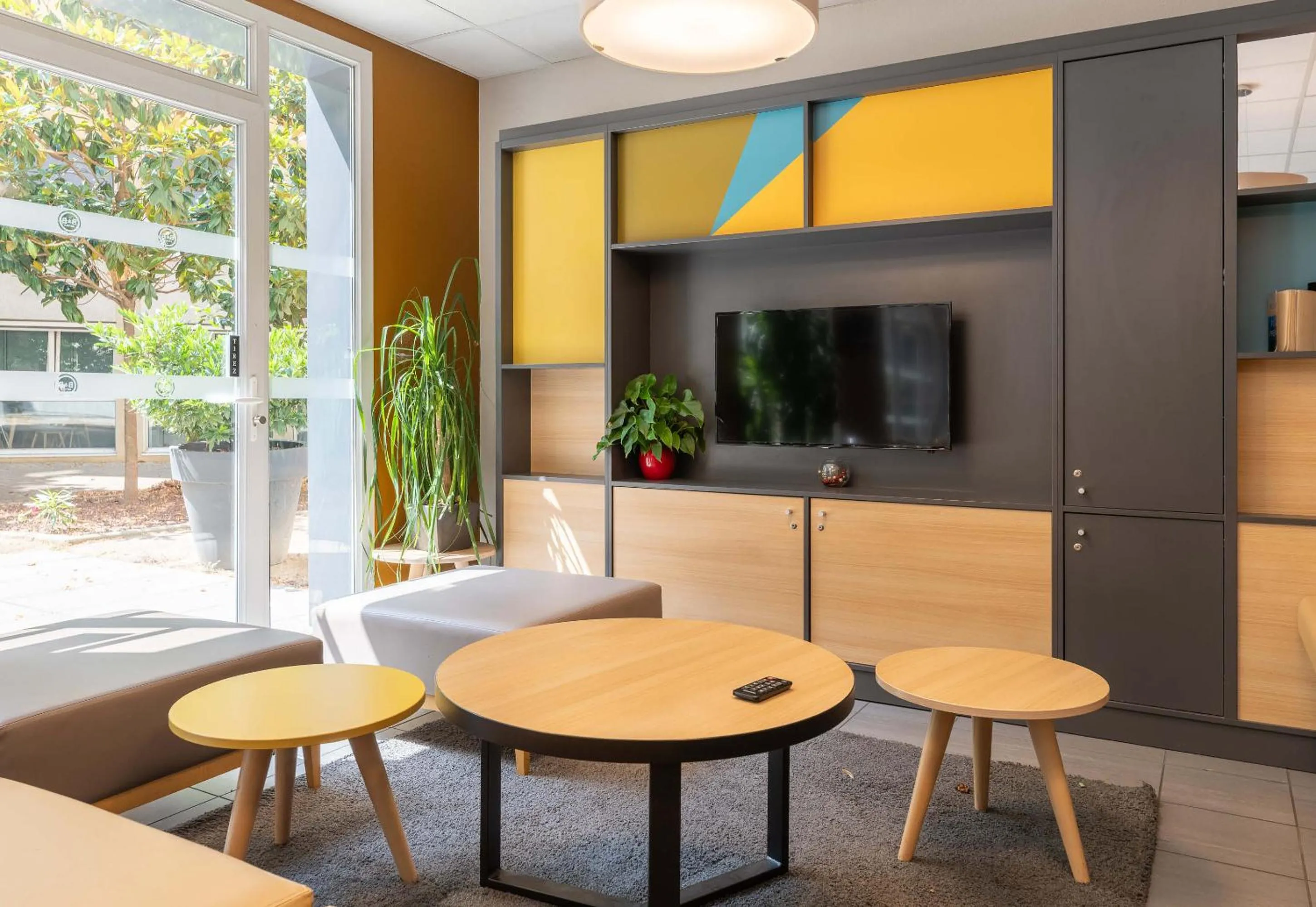 Seating area in B&B HOTEL Lyon Caluire Cité Internationale