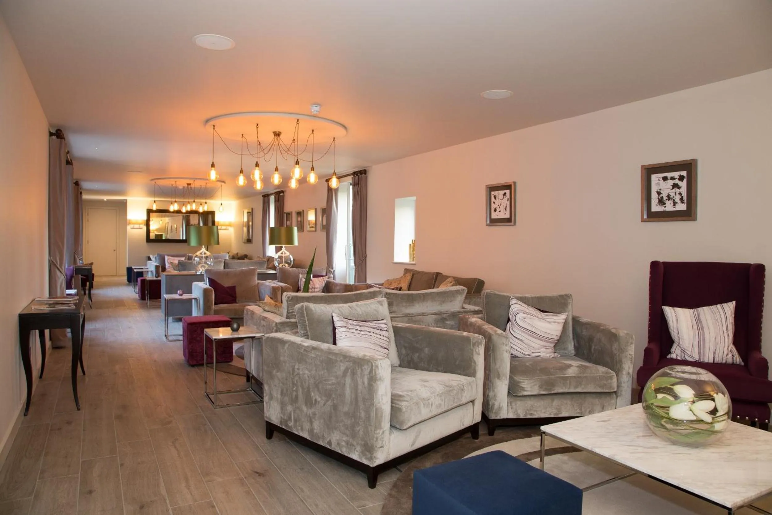 Lounge or bar in Dunalastair Hotel Suites