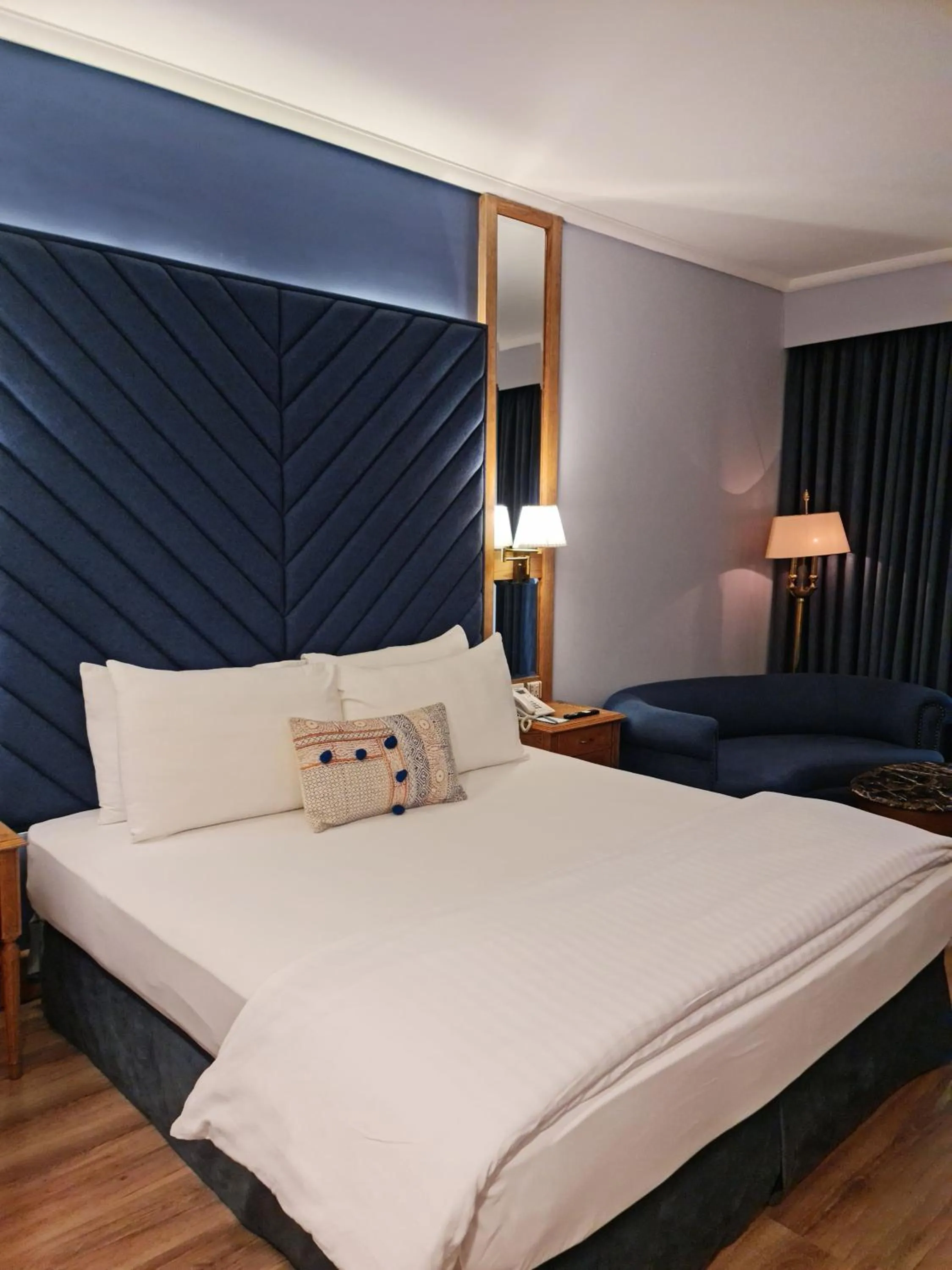 Bed in Hotel Crown Plaza Islamabad