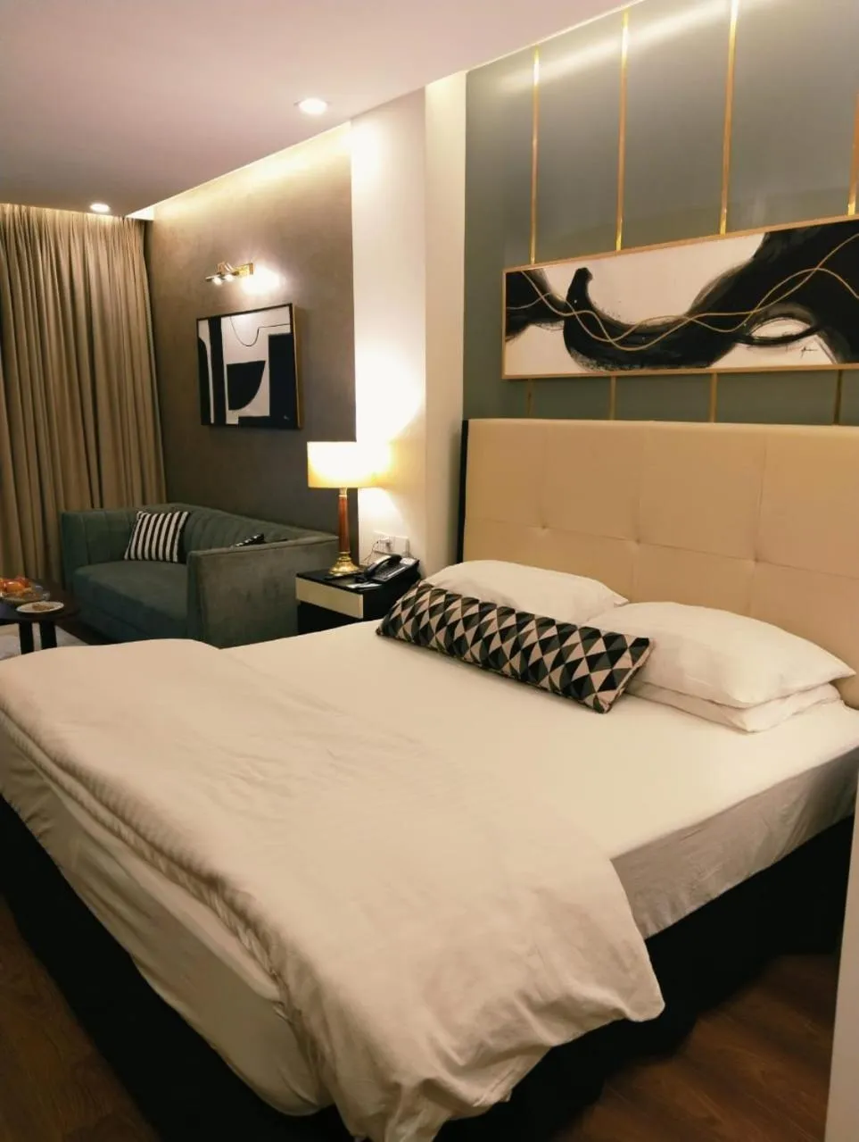 Bed in Hotel Crown Plaza Islamabad