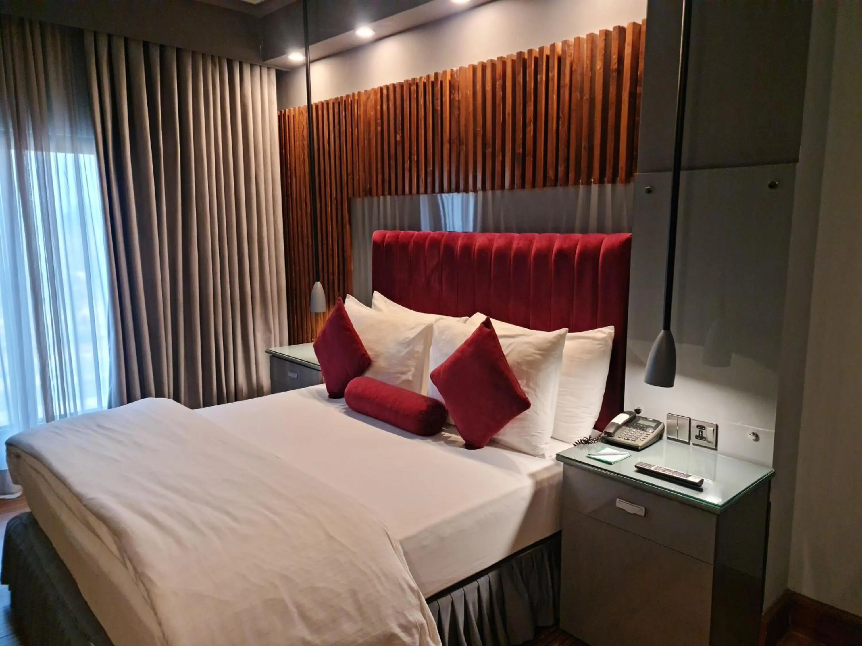 Bed in Hotel Crown Plaza Islamabad