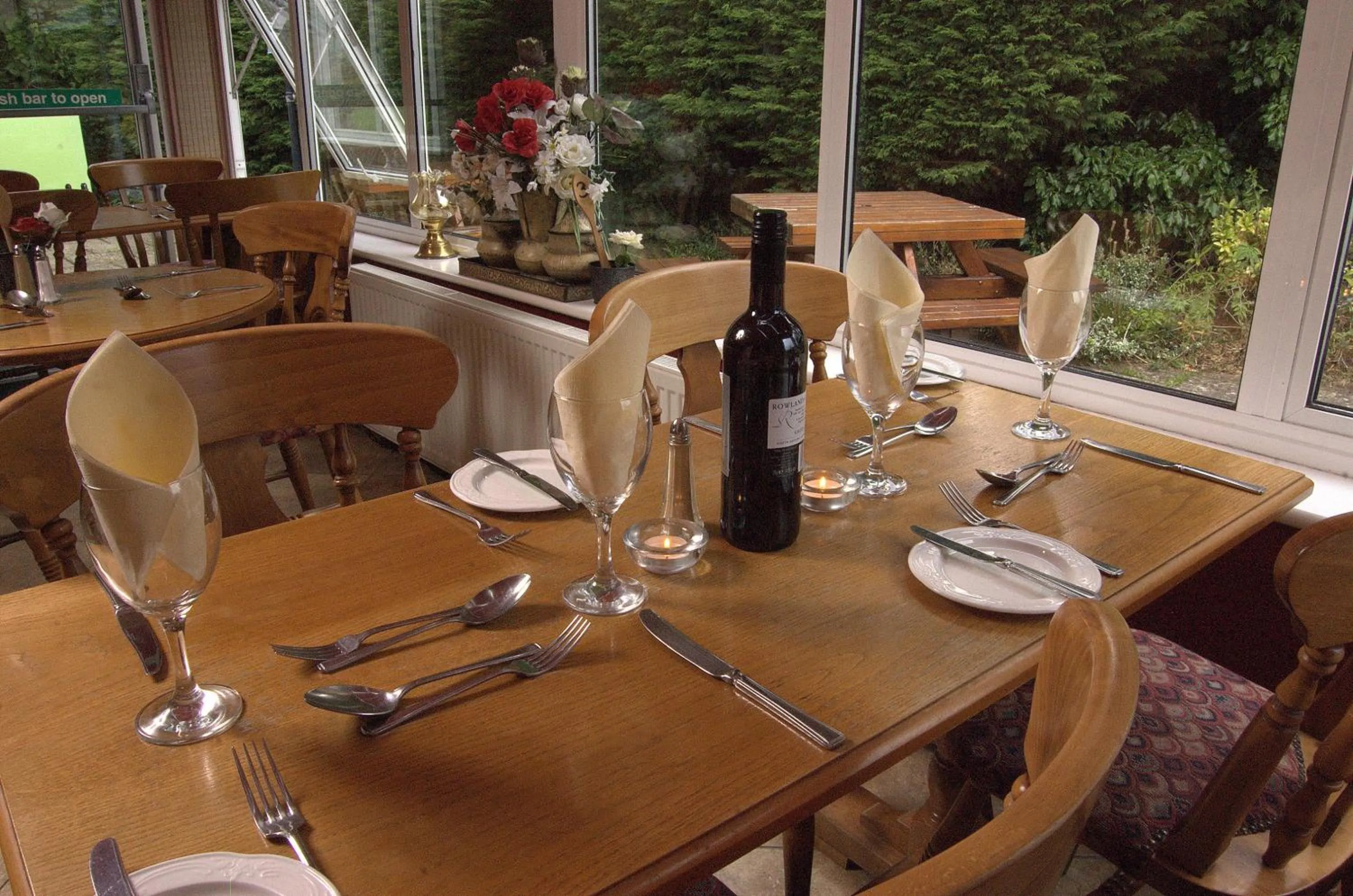 Restaurant/places to eat in The New Inn Hotel