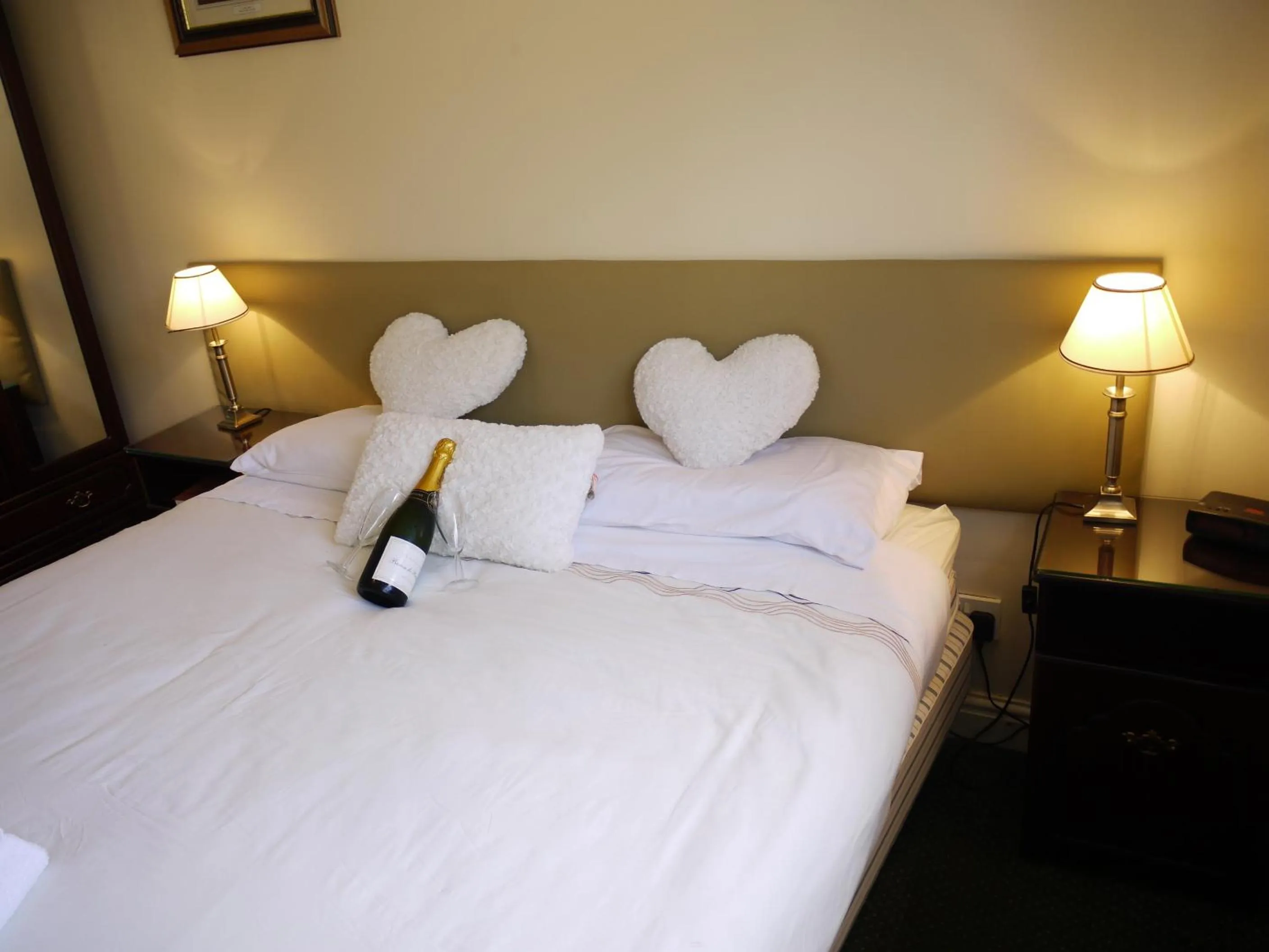 Bed in The New Inn Hotel