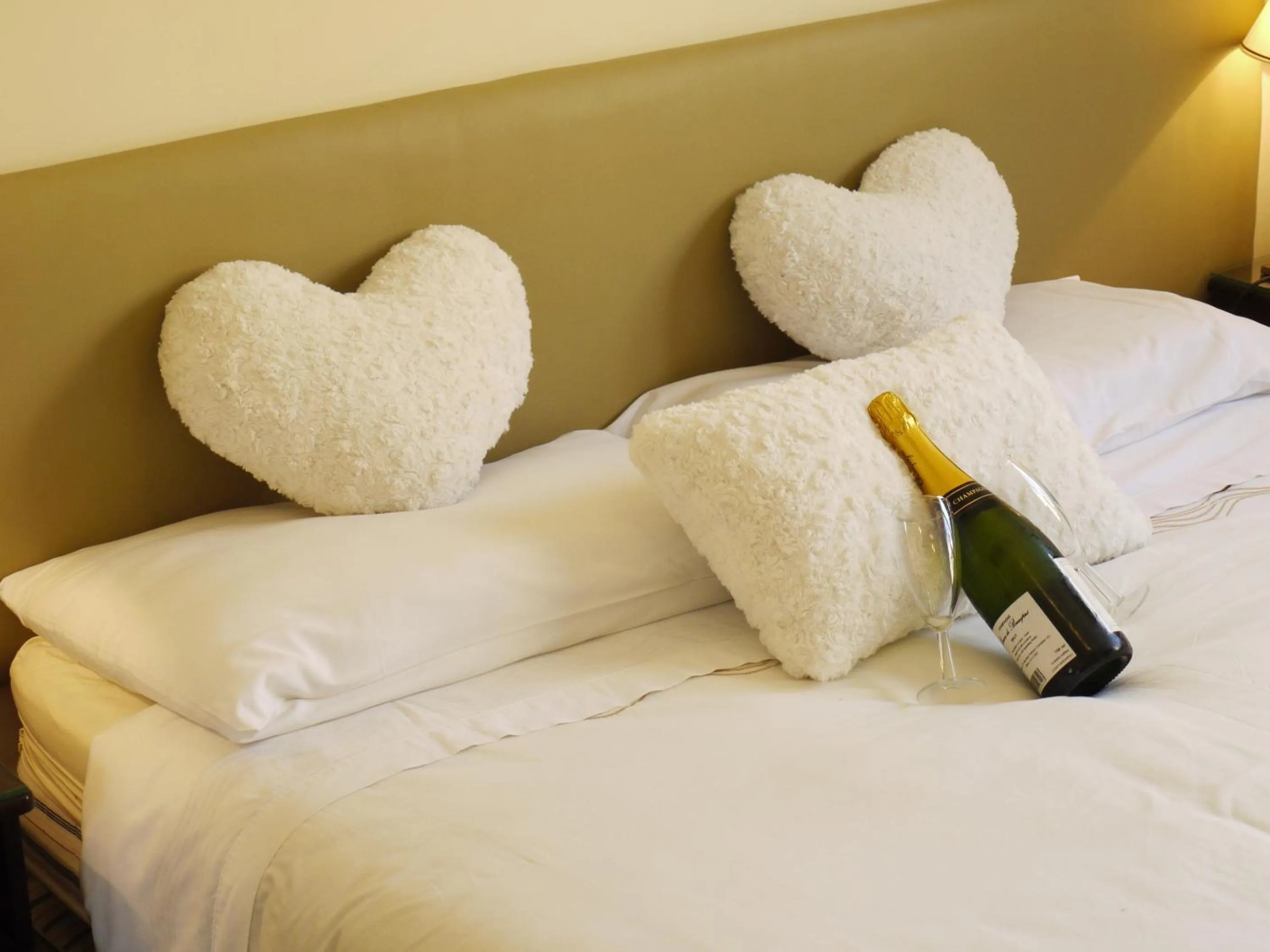 Bed in The New Inn Hotel