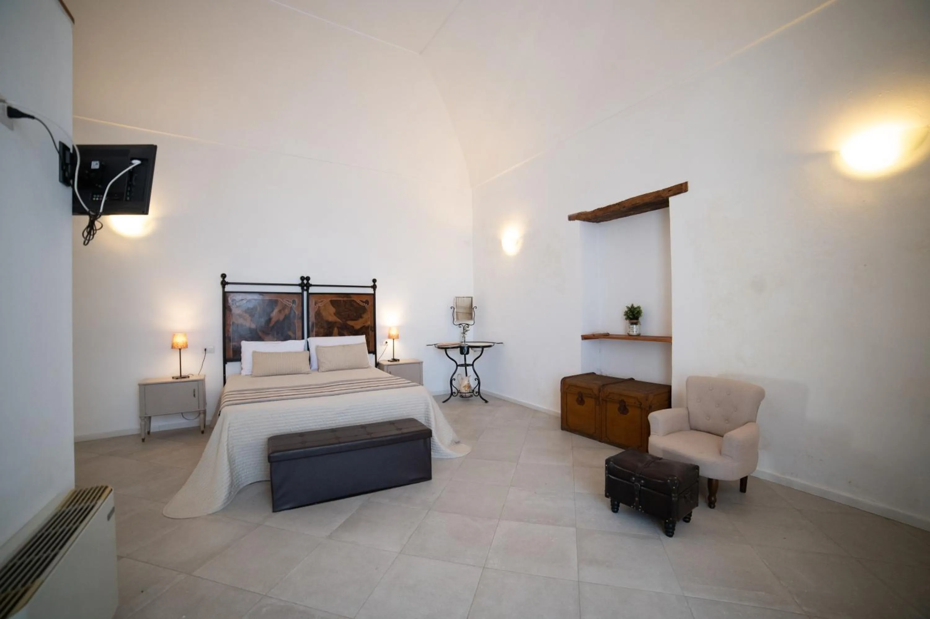 Bedroom, Bed in Donna Elena