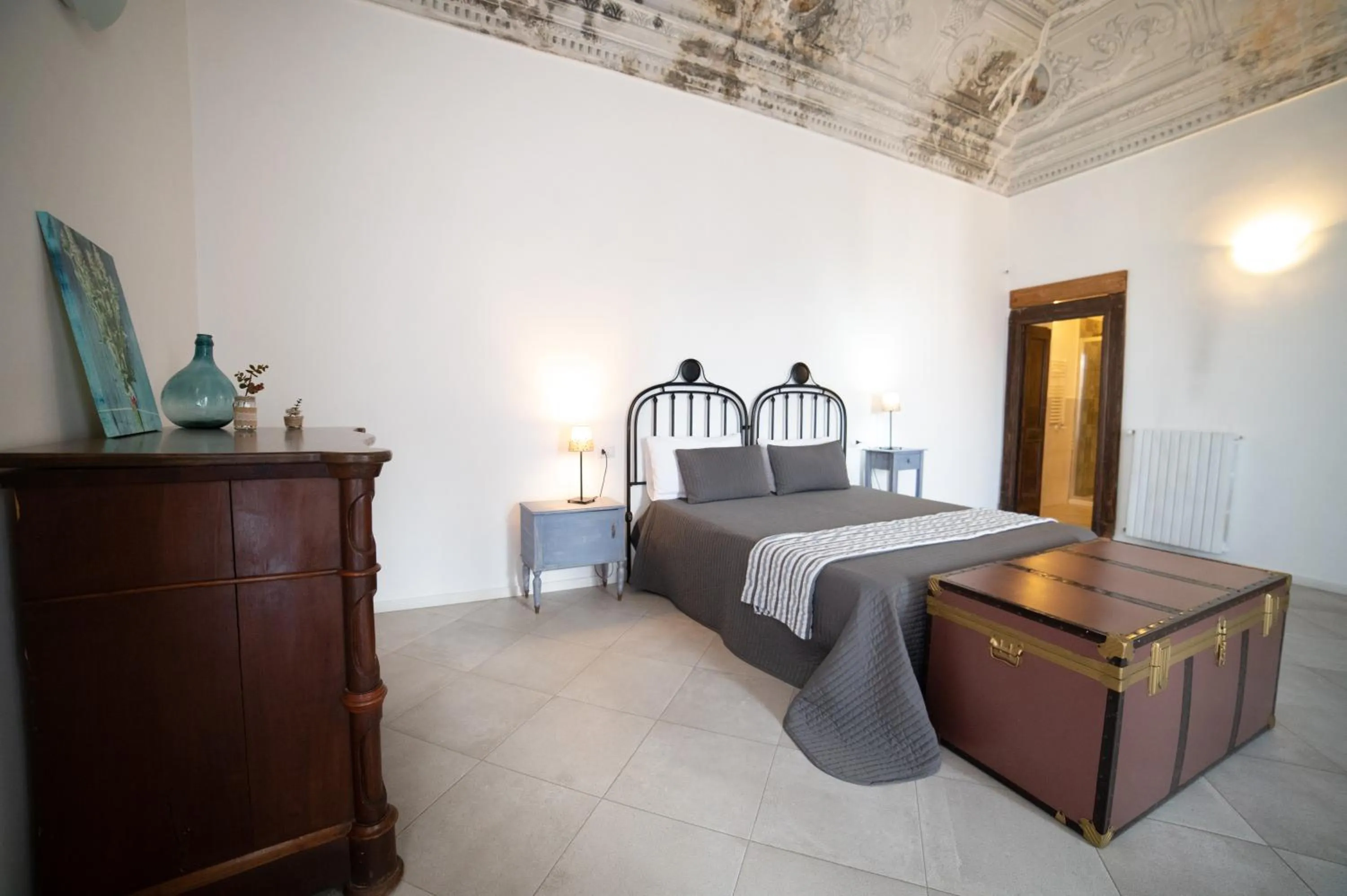 Photo of the whole room, Bed in Donna Elena