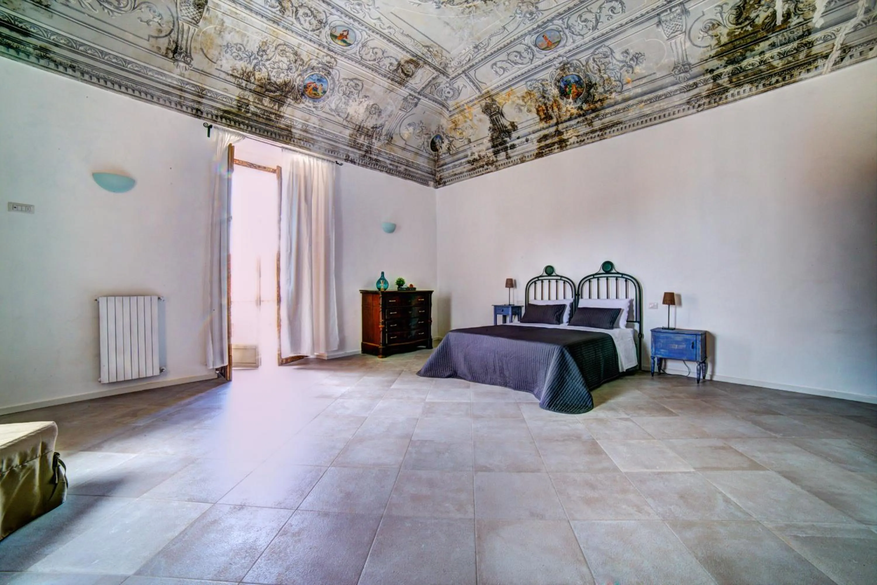 Bedroom in Donna Elena