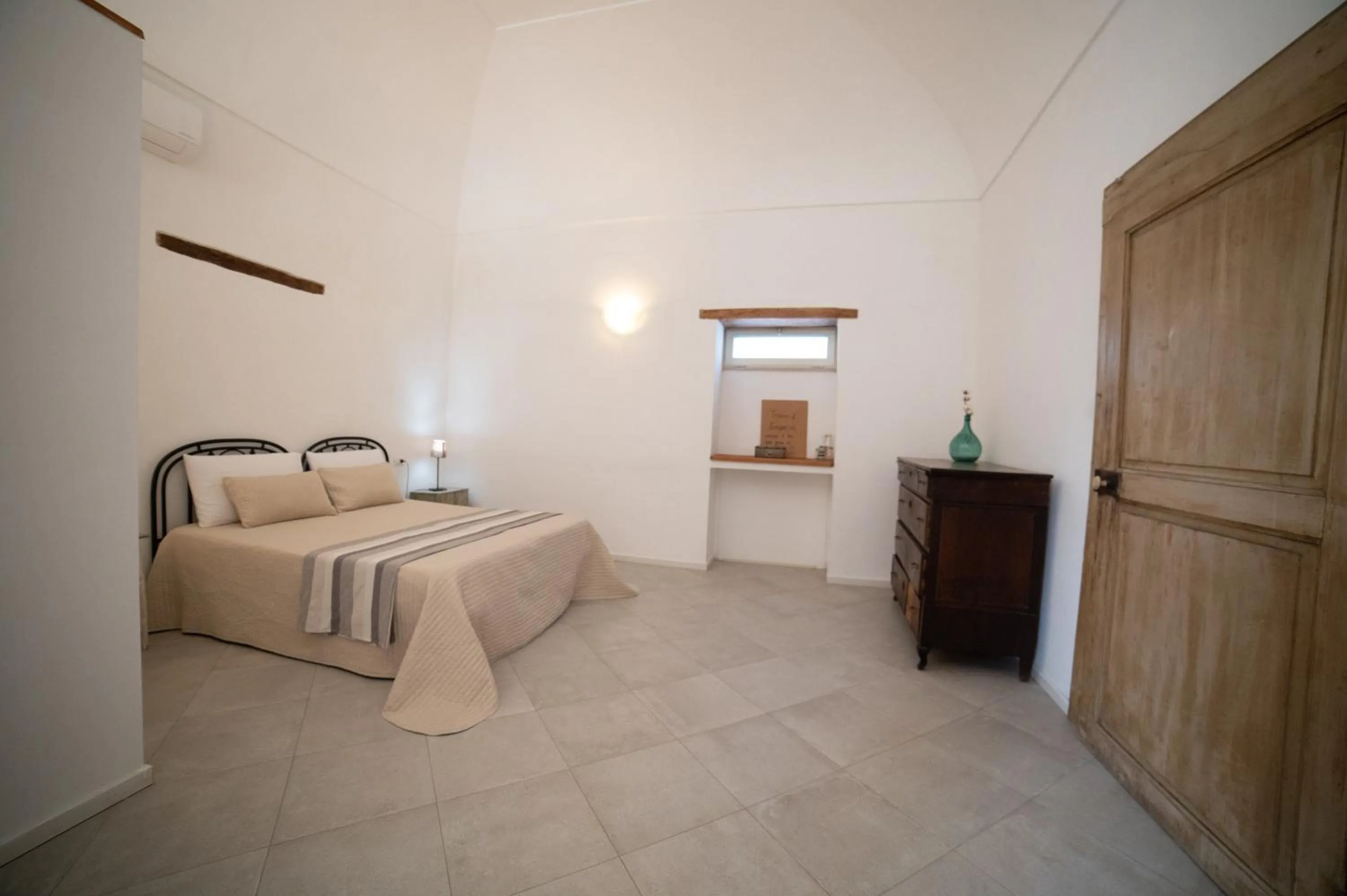 Photo of the whole room, Bed in Donna Elena