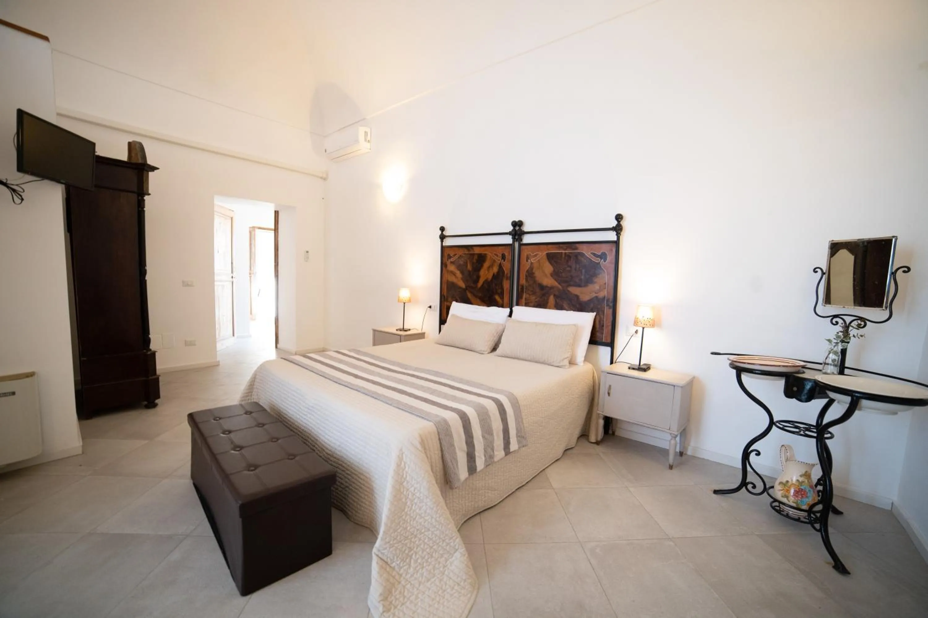 Bedroom, Bed in Donna Elena