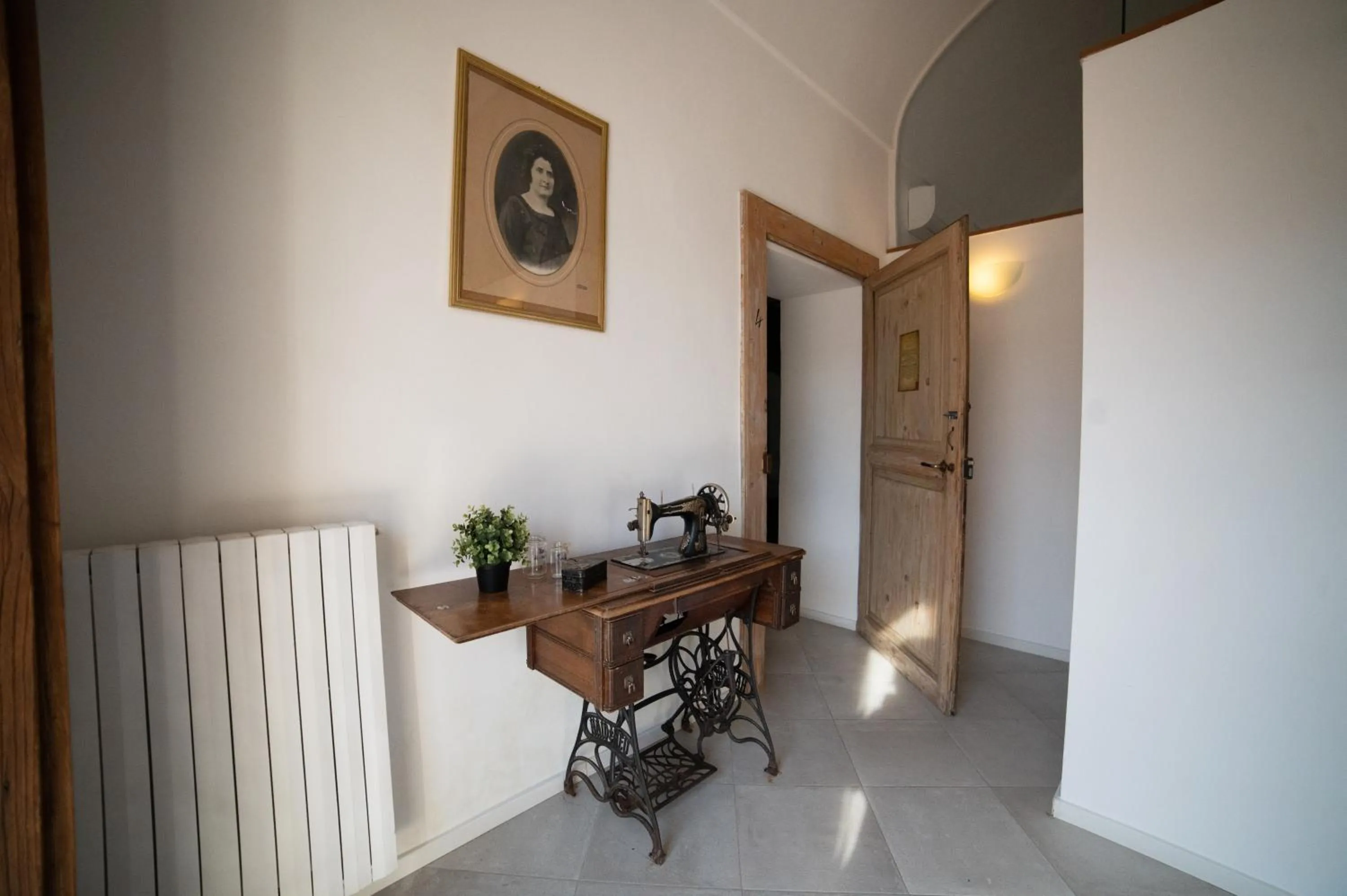 Decorative detail in Donna Elena